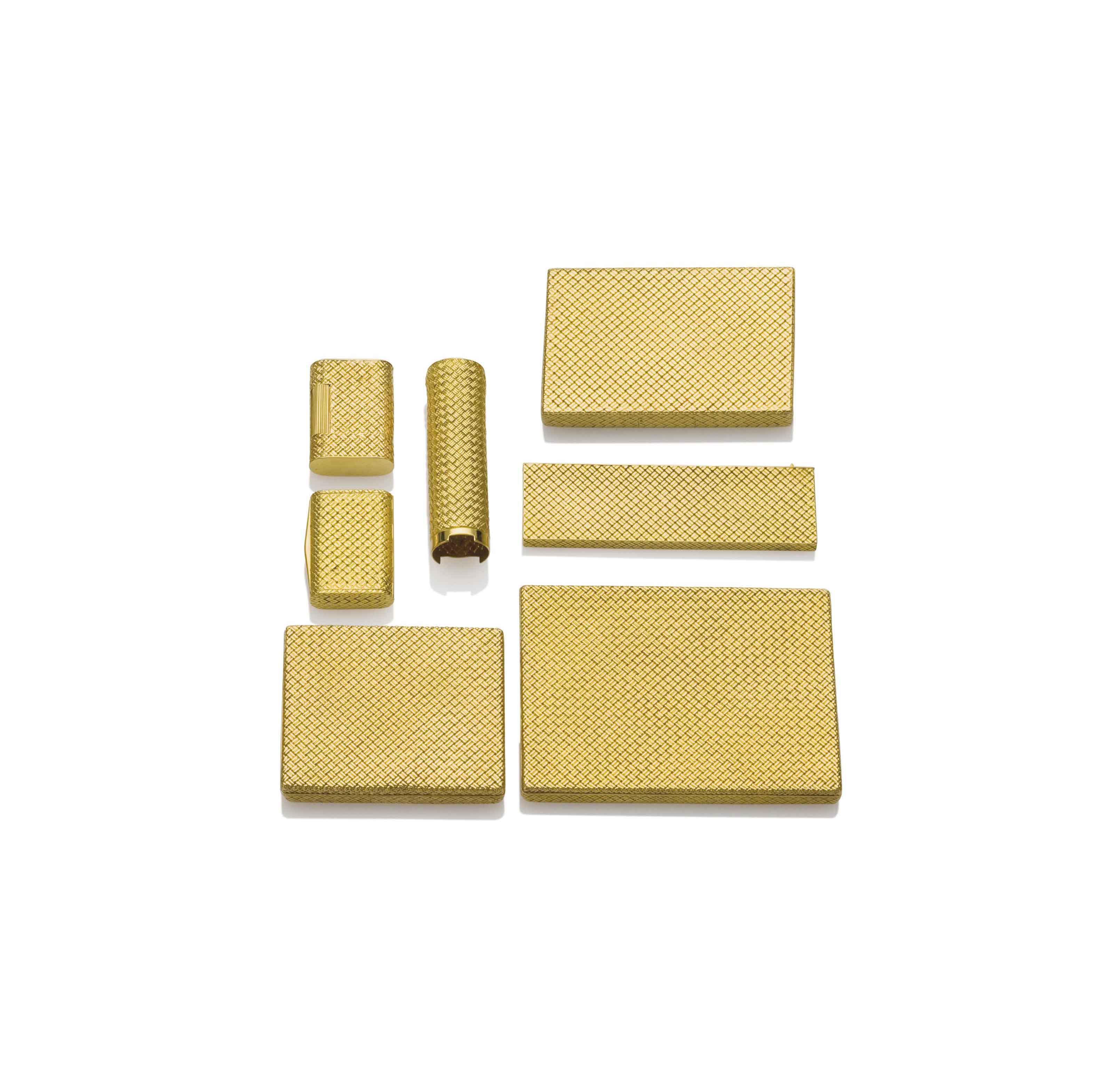 Lot D Accessoires En Or Par Van Cleef Arpels Et Boucheron Van