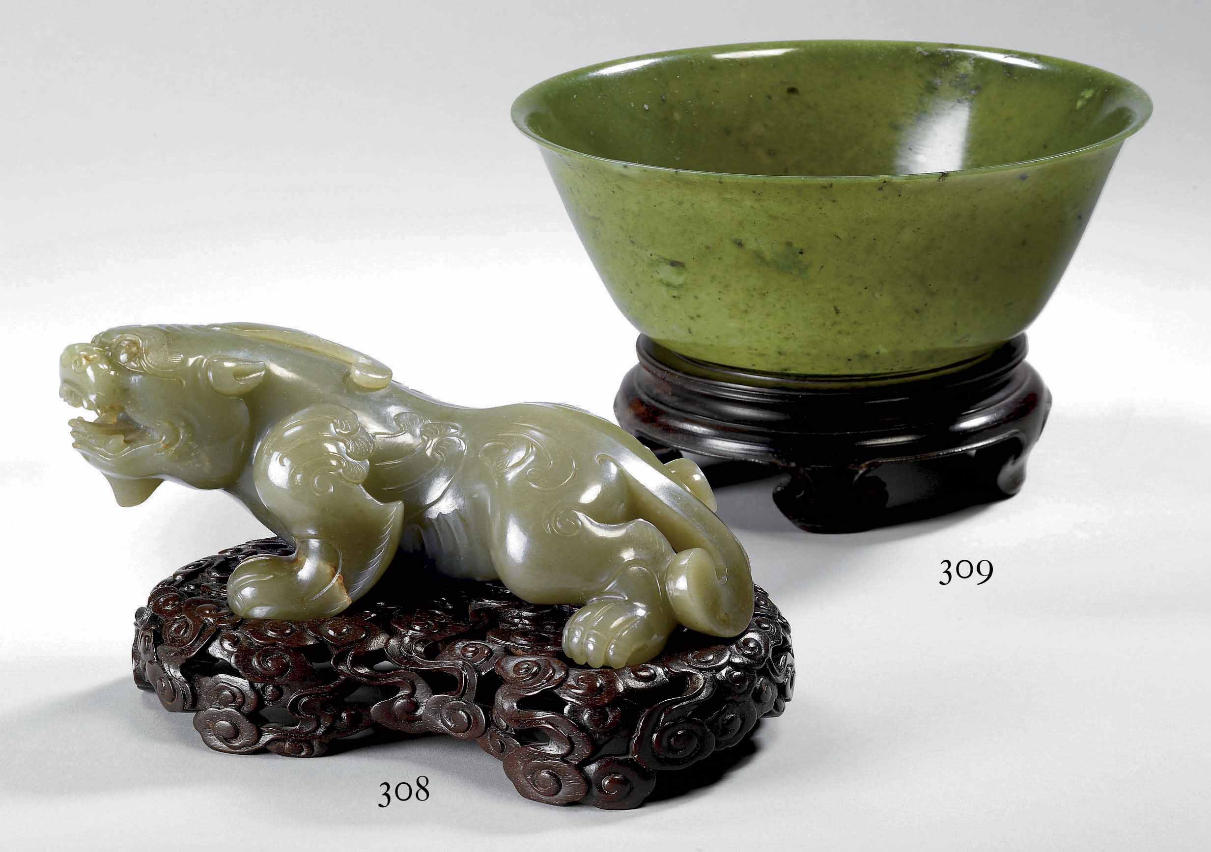 Chimere En Jade Celadon Sculpte