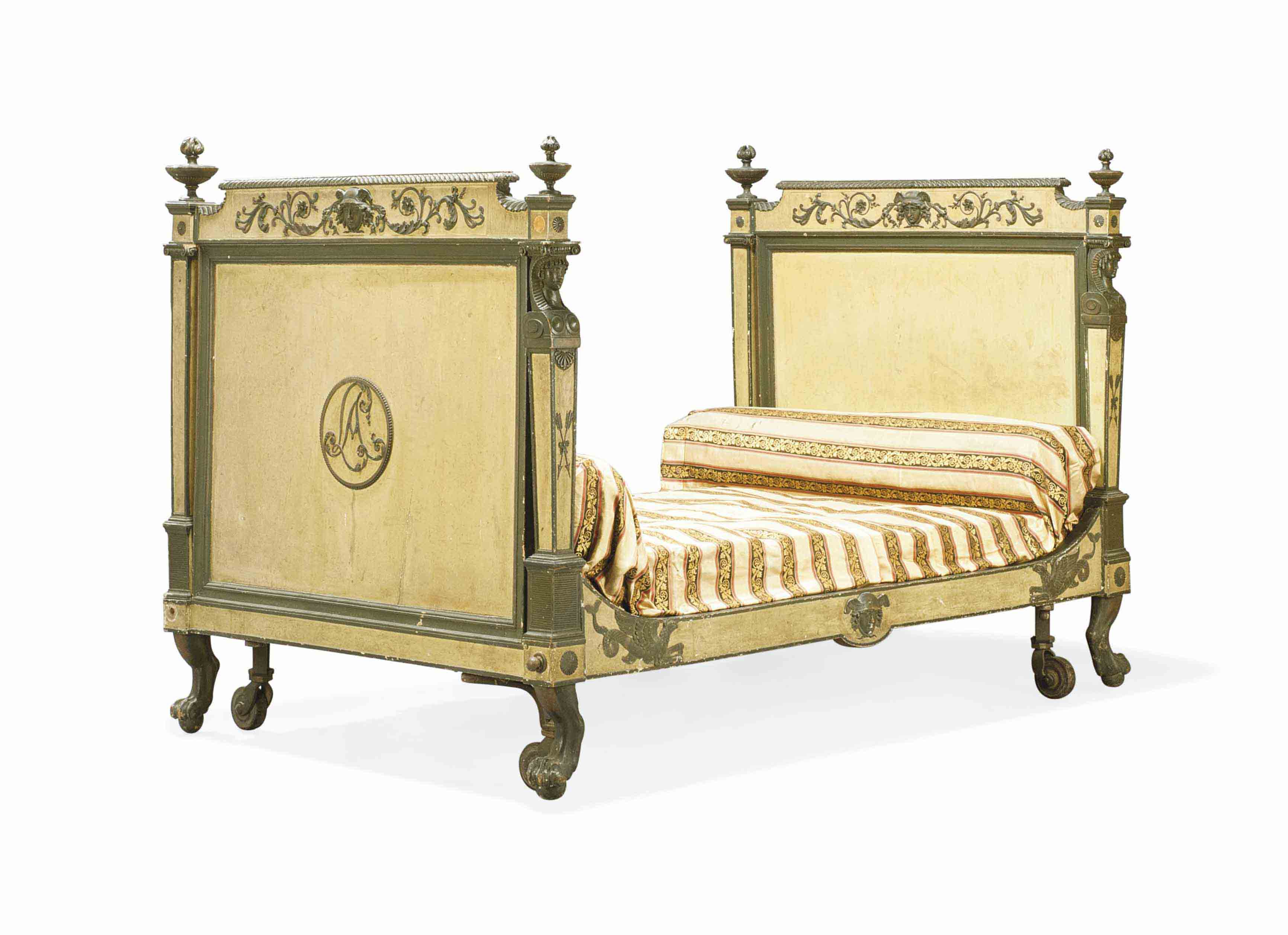 Lit Style Directoire En Hêtre Patiné – Sculptures Fines – XXe Siècle