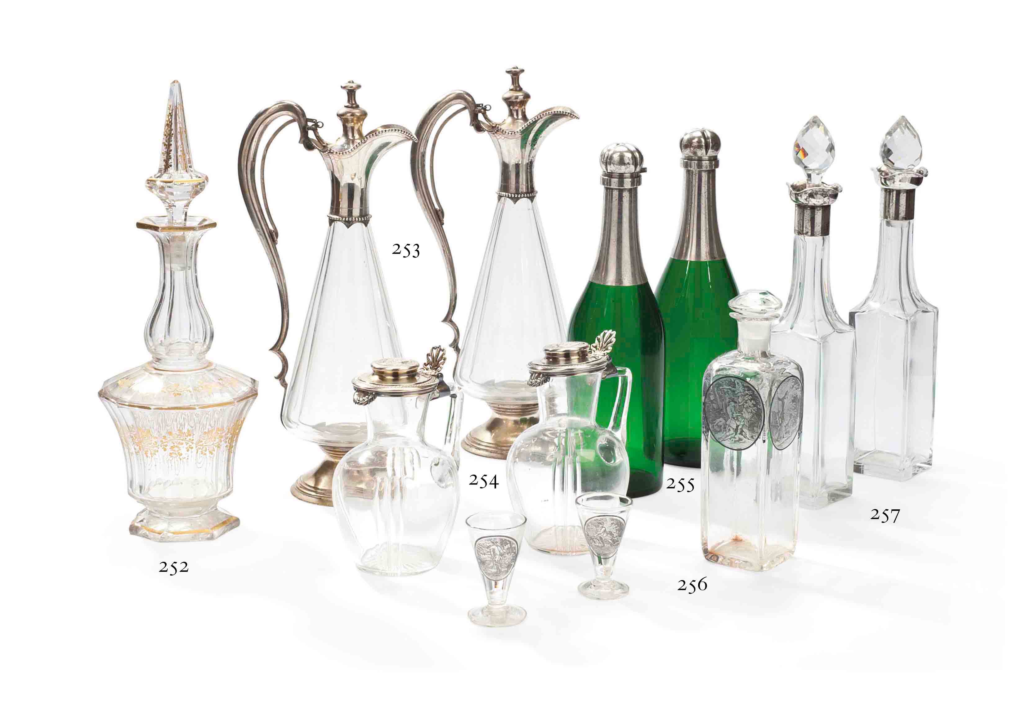 PAIRE D AIGUIERES EN CRISTAL A MONTURE EN METAL ARGENTE