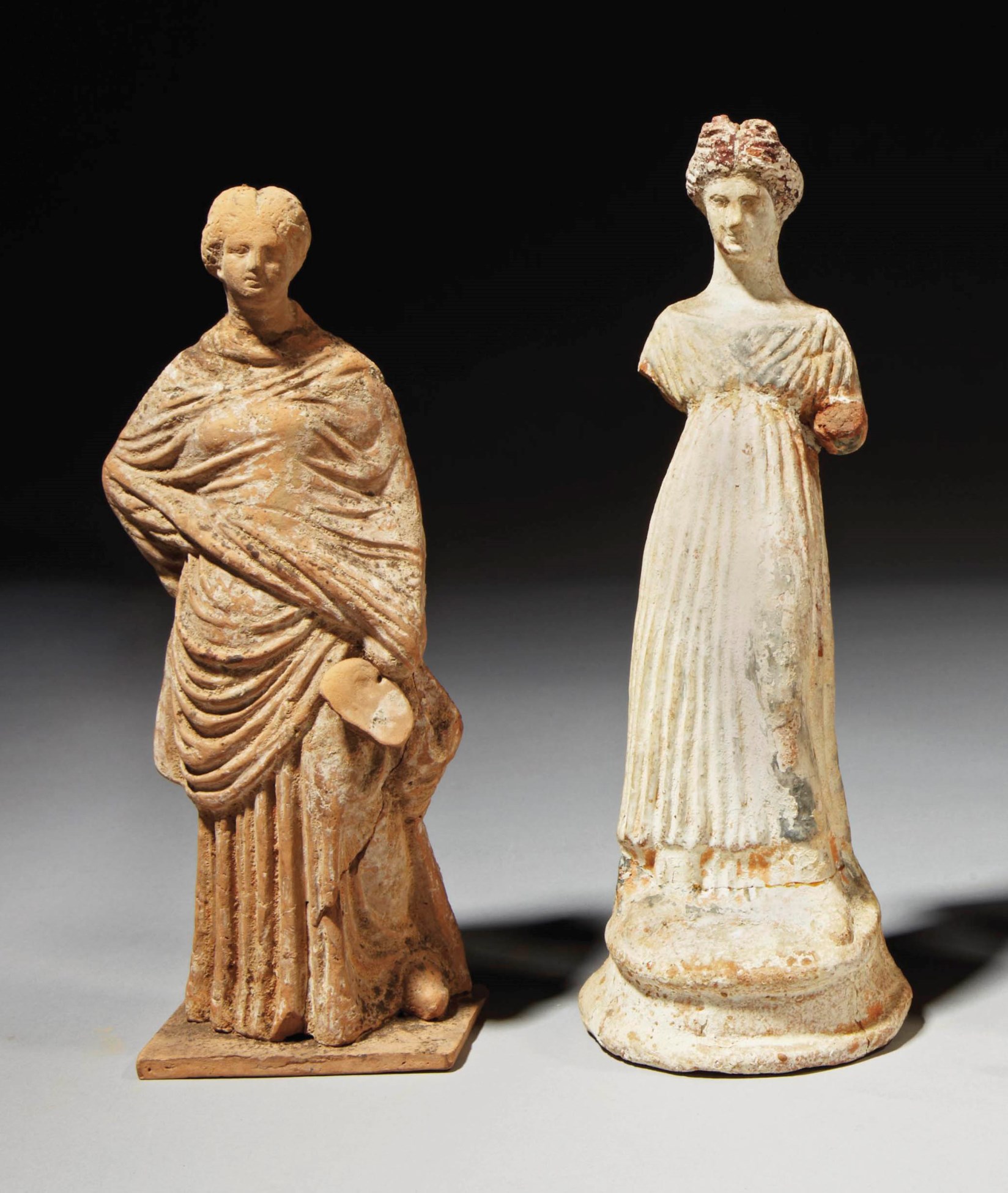 Statuettes En Terre Cuite