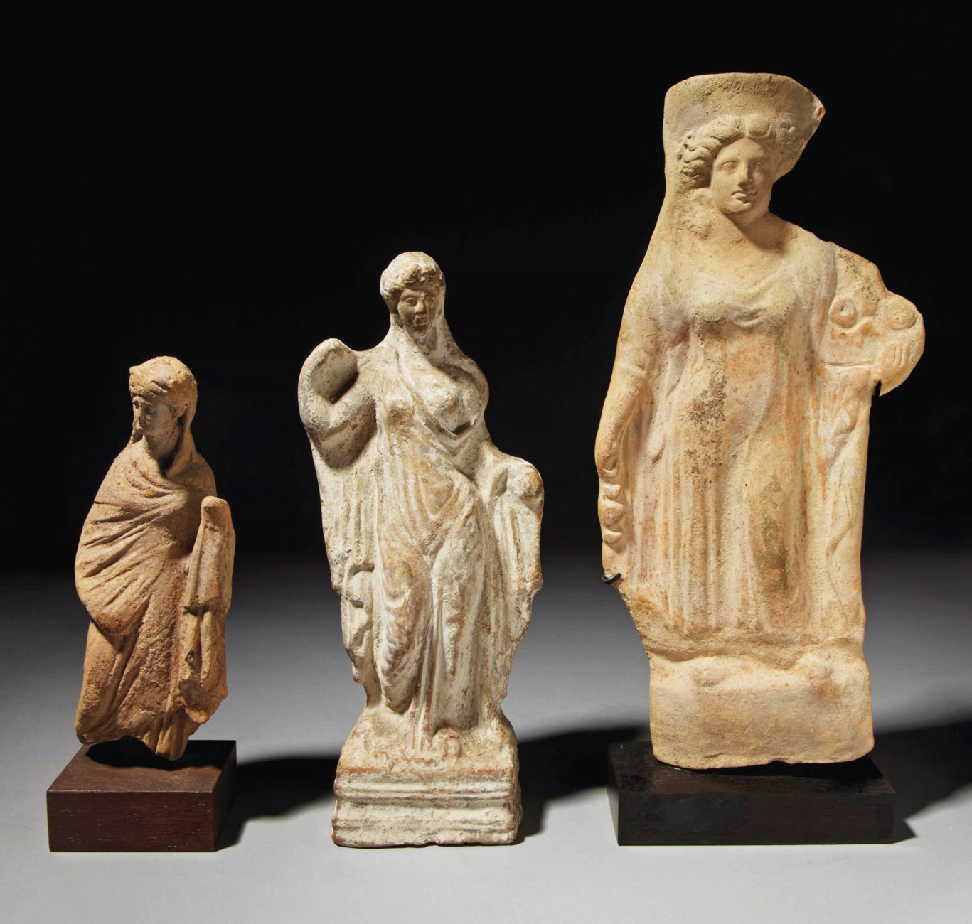 Statuettes En Terre Cuite