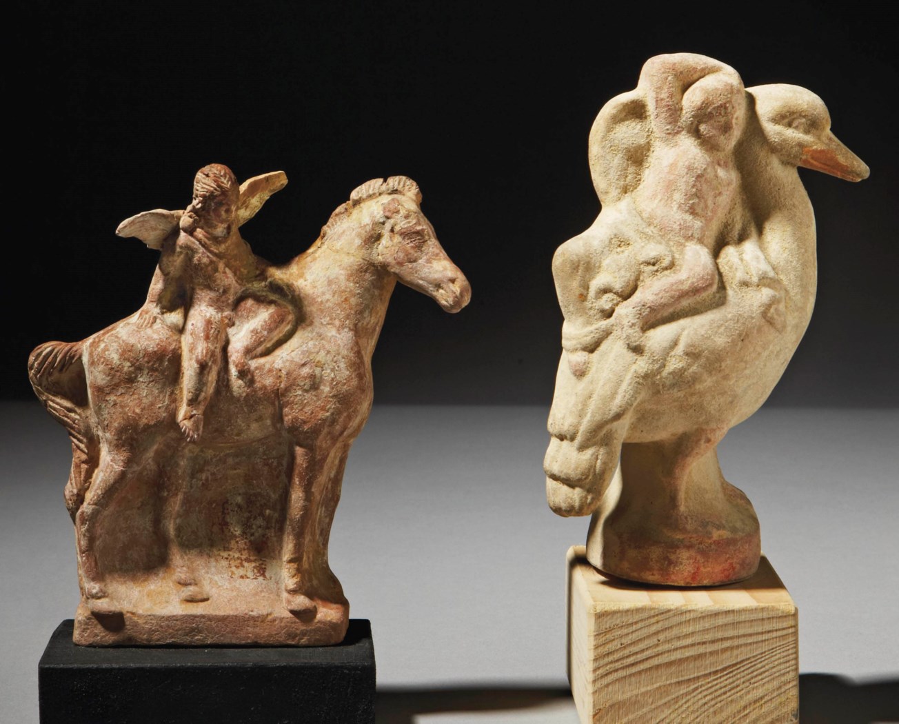 Statuettes En Terre Cuite
