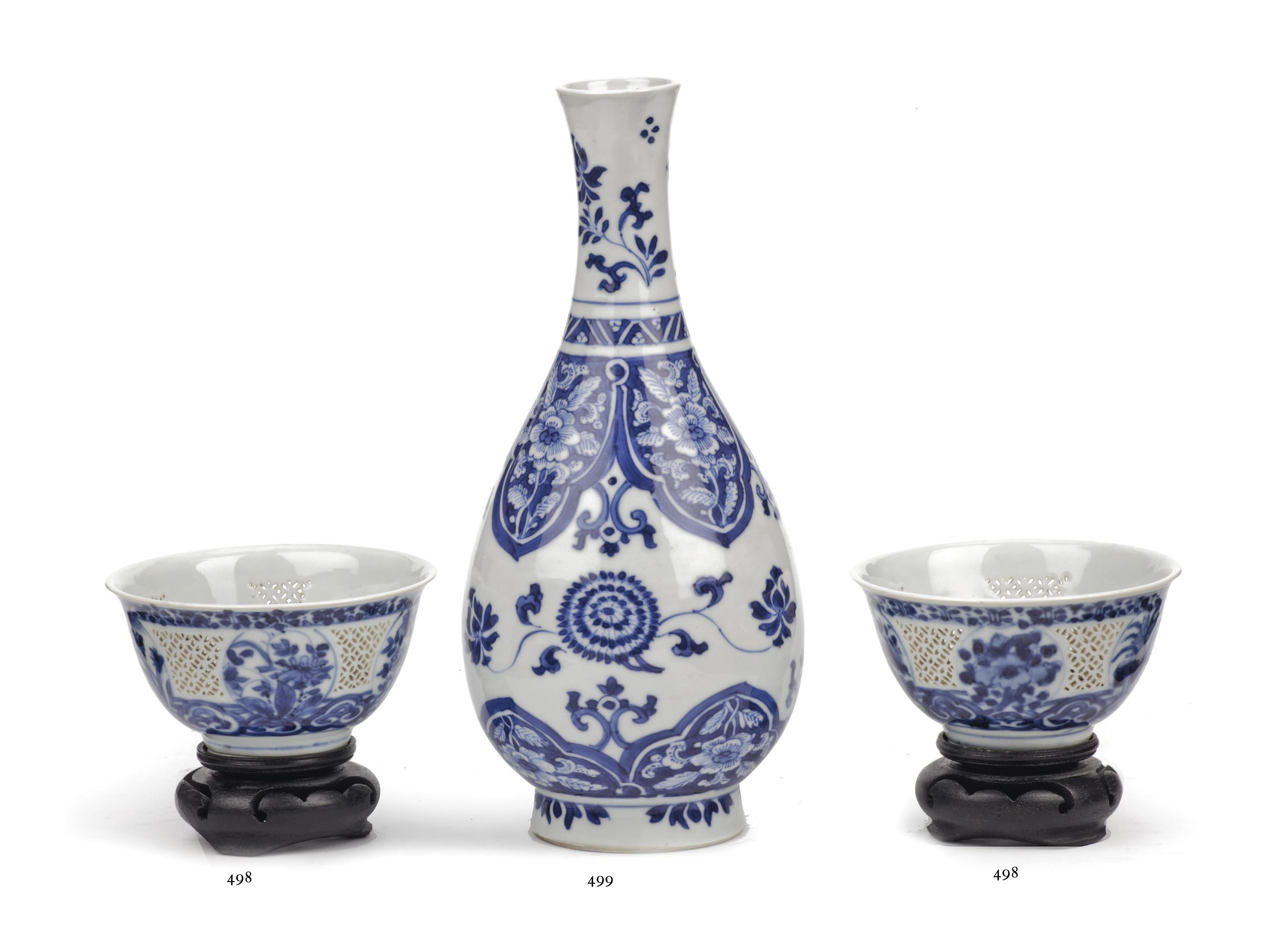 A Chinese blue and white bottle vase