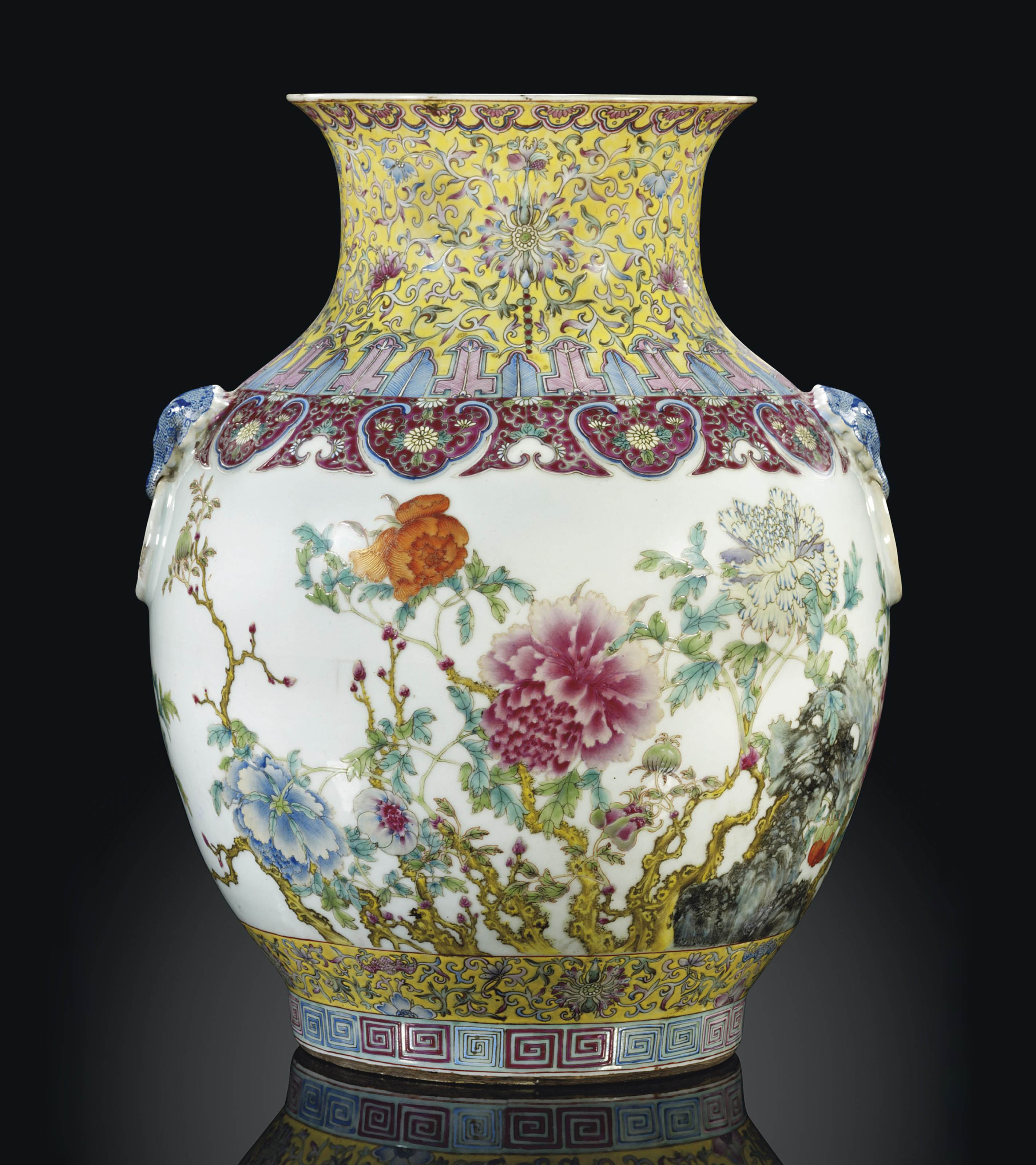 A FAMILLE ROSE VASE , EARLY 20TH CENTURY Christie's
