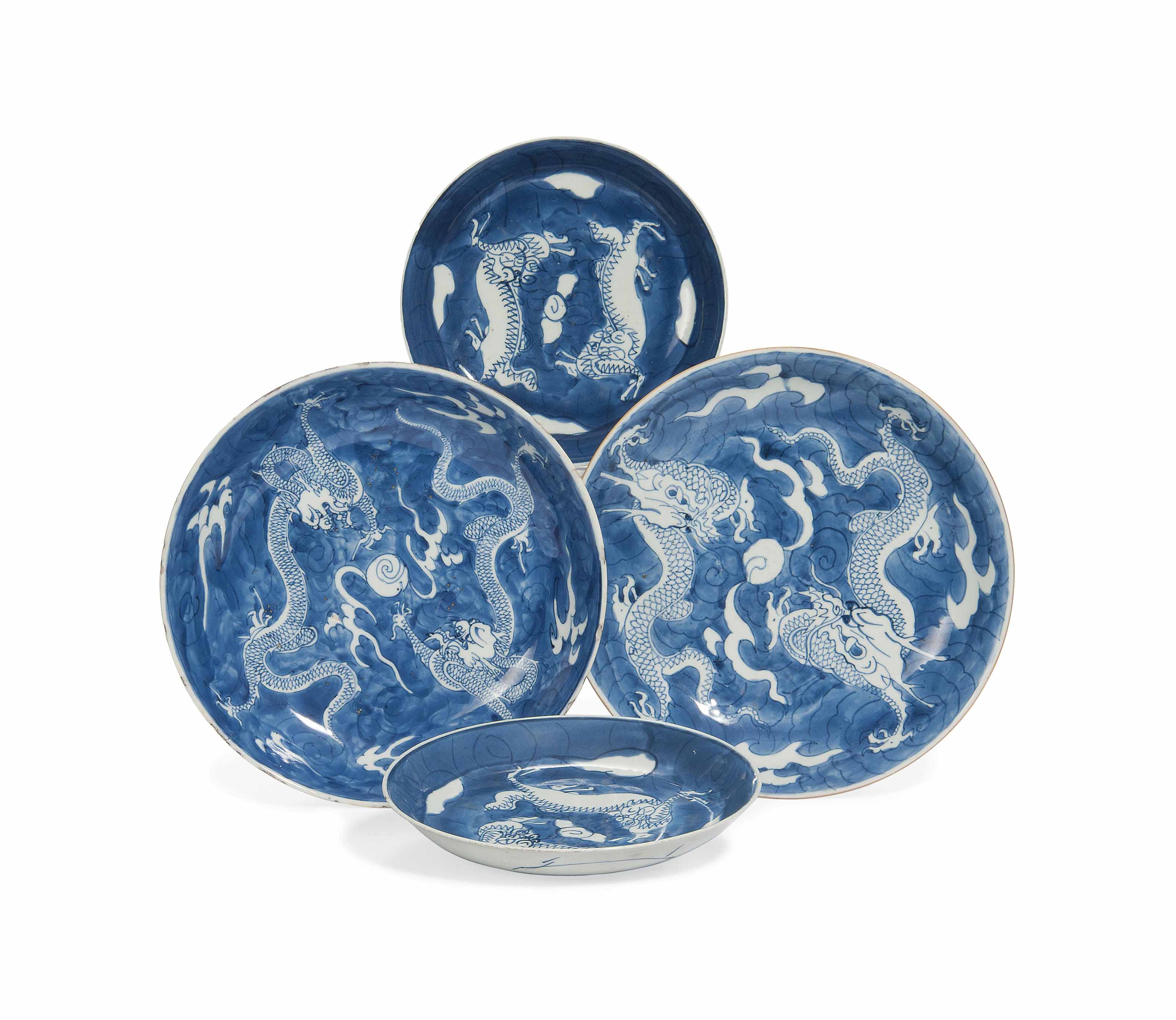 FOUR CHINESE BLUE AND WHITE DRAGON DISHES , KANGXI PERIOD (16621722