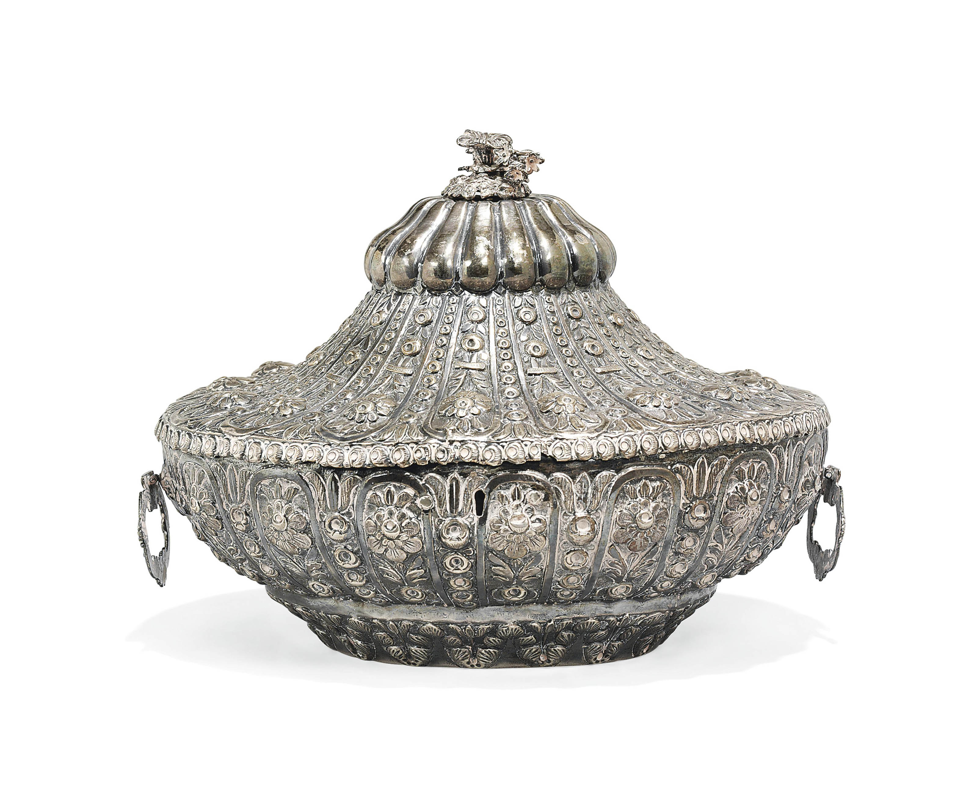 AN OTTOMAN SILVER REPOUSSÉ JEWELLERY BOX , TURKEY, PERIOD OF SULTAN