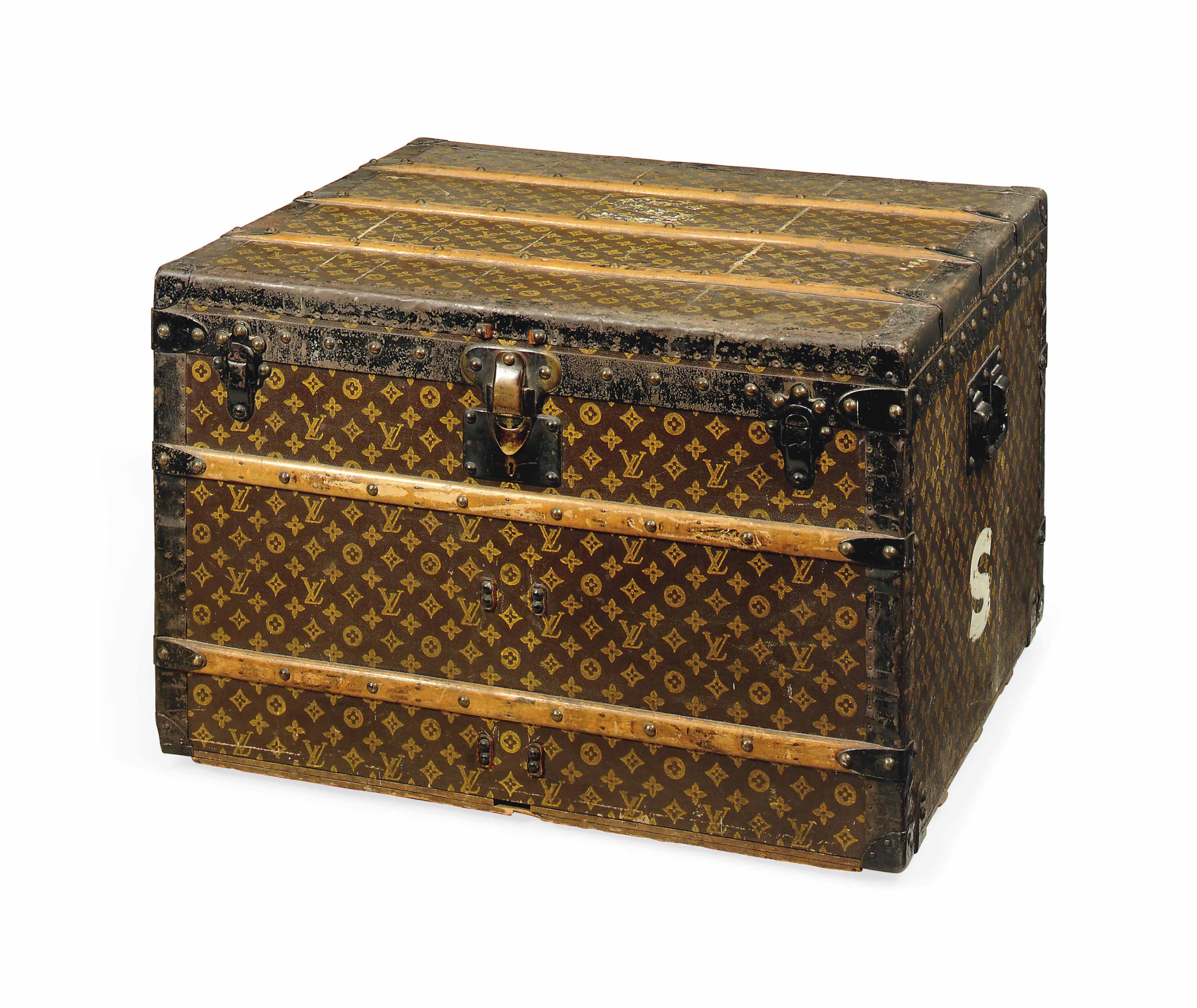 A BOX TRUNK IN MONOGRAM CANVAS , LOUIS VUITTON, PROBABLY CIRCA