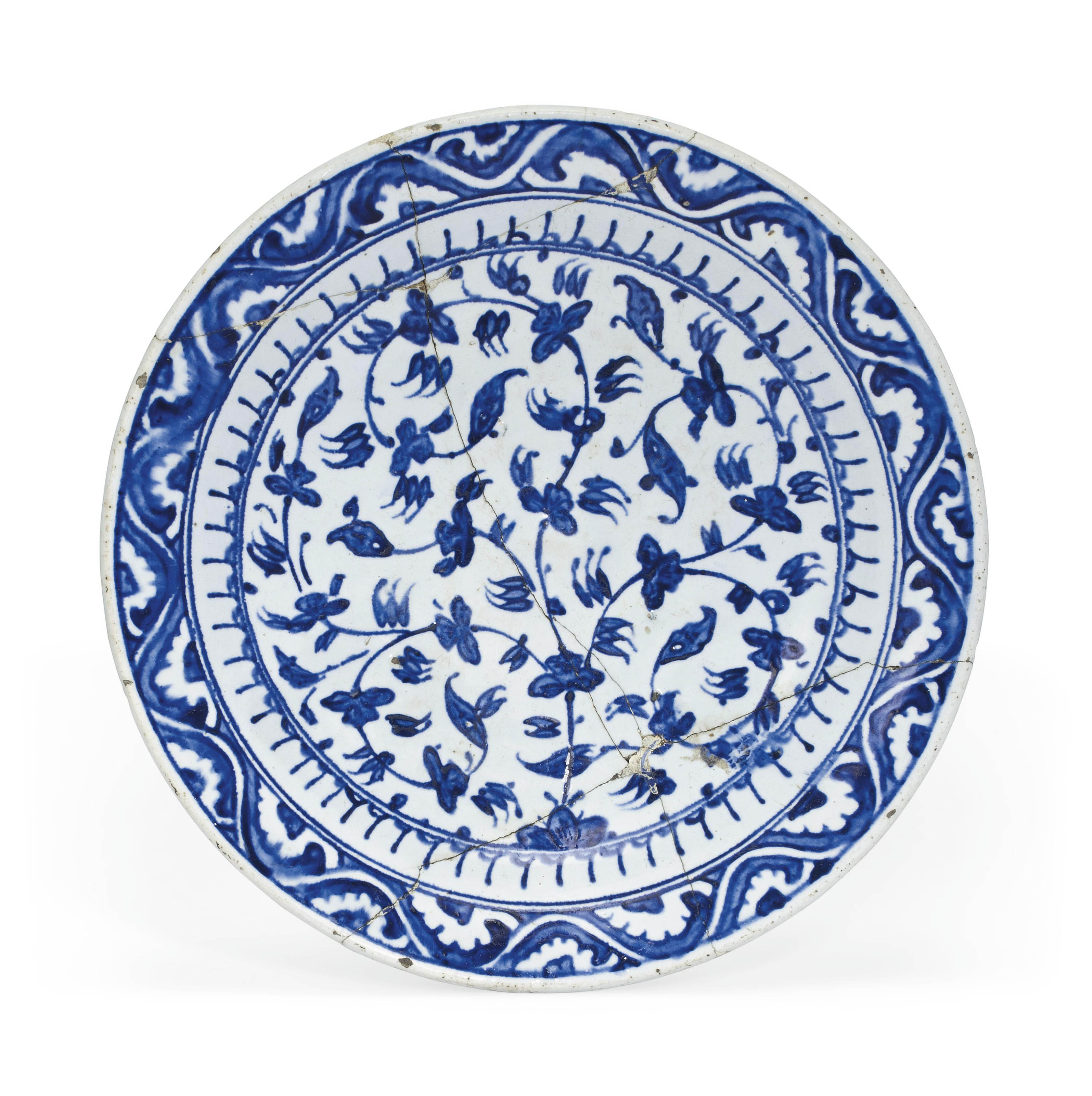 A LARGE IZNIK BLUE AND WHITE POTTERY DISH , OTTOMAN TURKEY, EARLY 17TH
