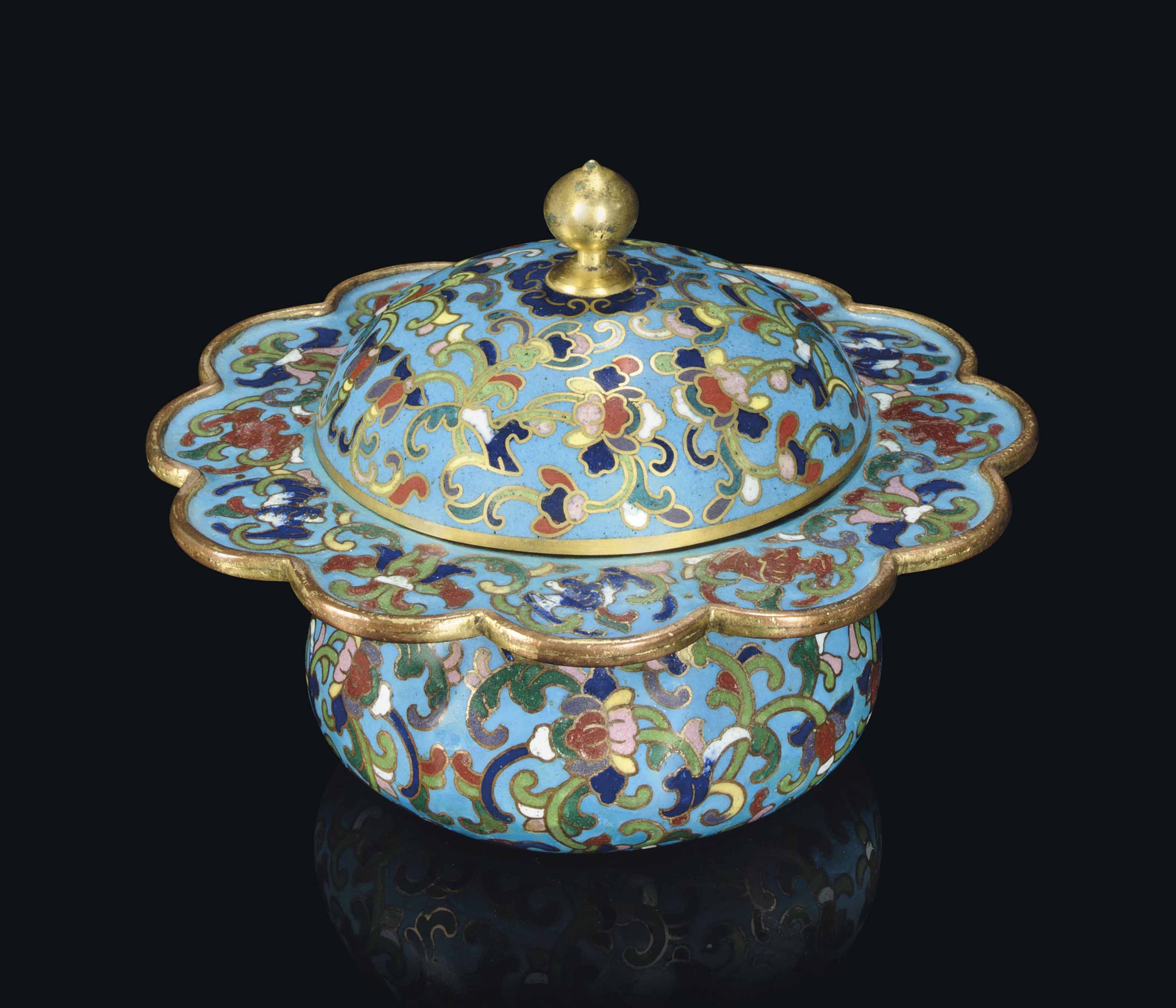 A CHINESE CLOISONNÉ ENAMEL BOWL AND A COVER, ZHADOU , 18TH/19TH CENTURY