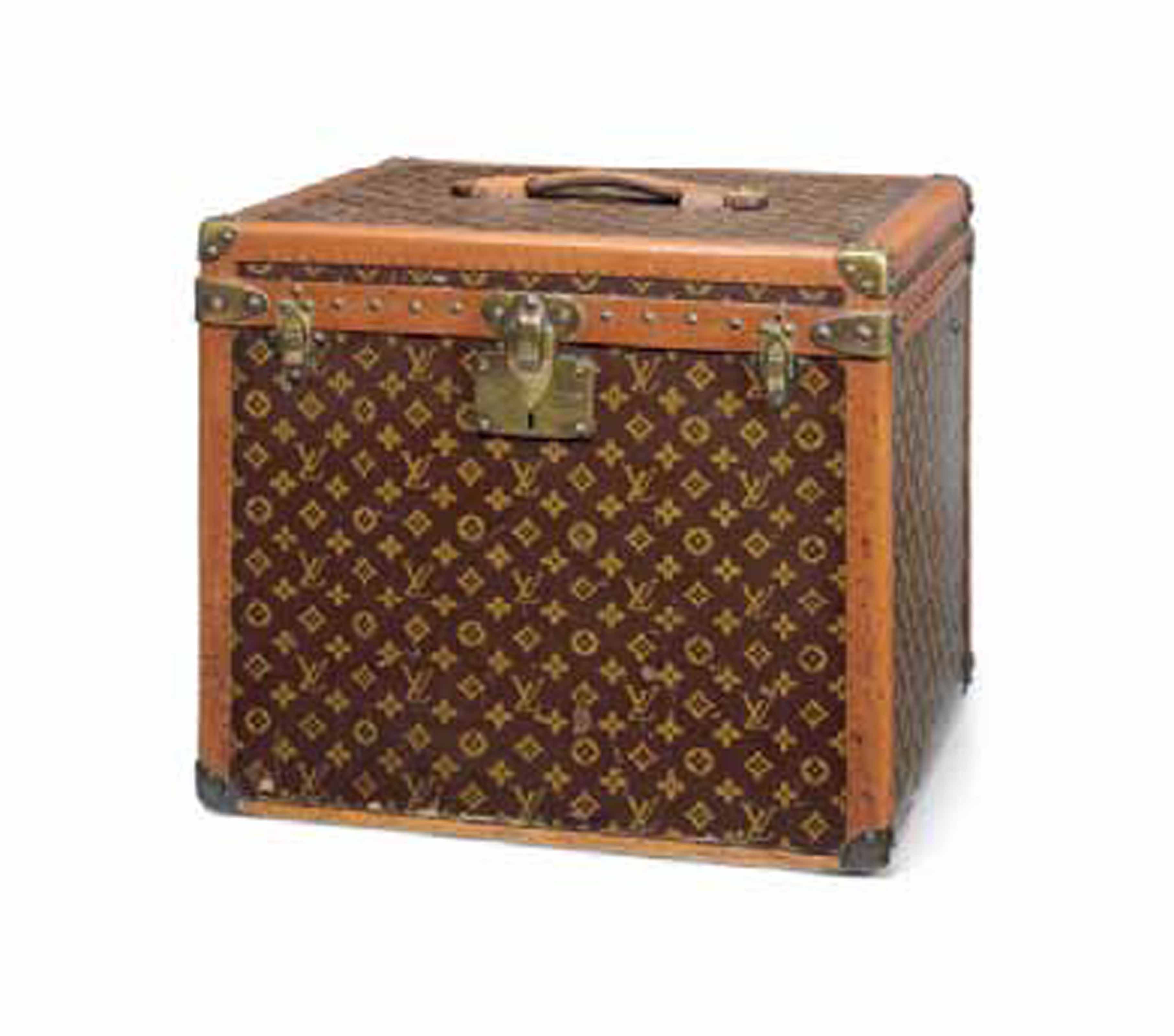 A HAT BOX IN MONOGRAM CANVAS , LOUIS VUITTON, 20TH CENTURY Christie's