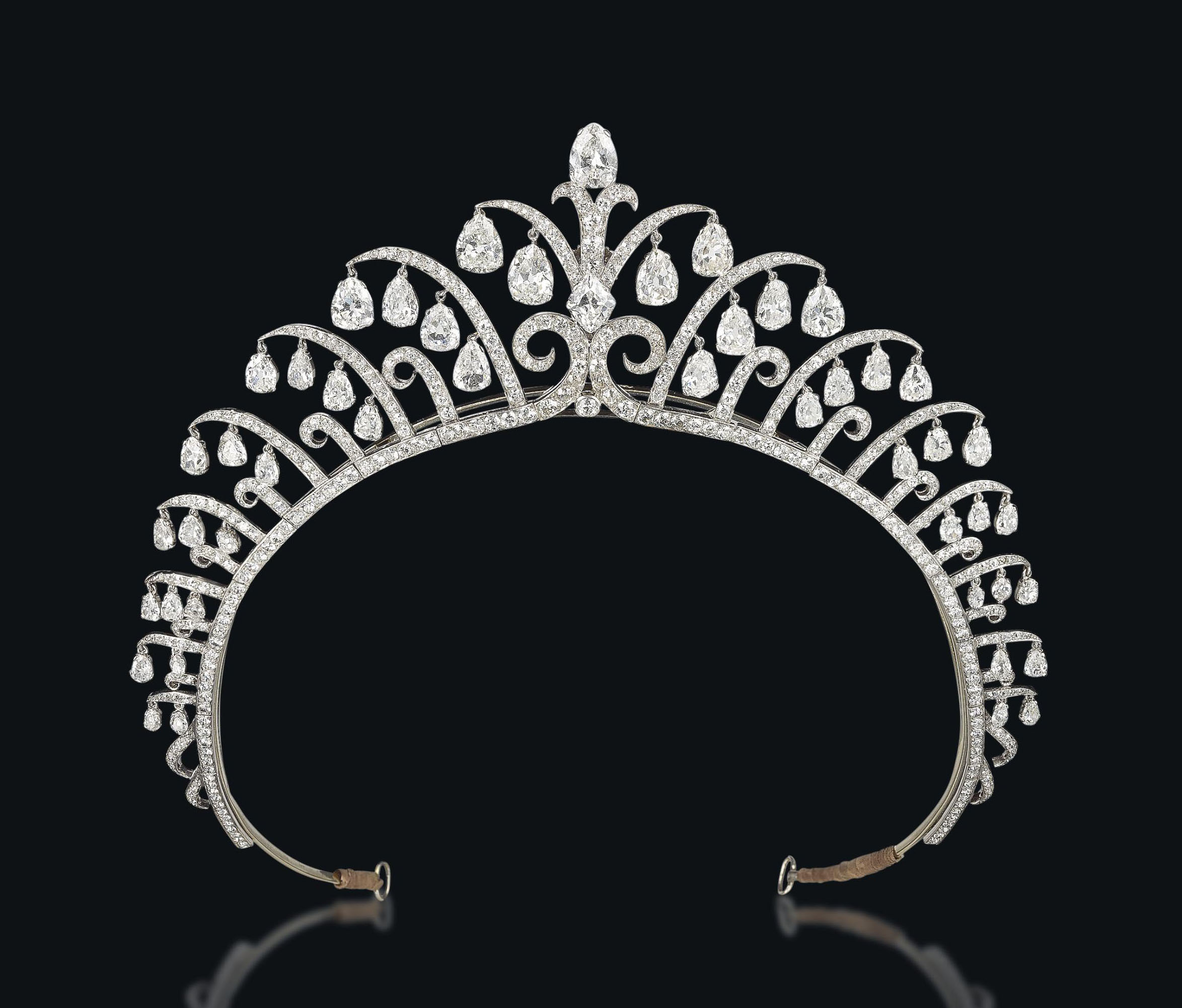 AN ART DECO DIAMOND TIARA, BY CARTIER Christie's