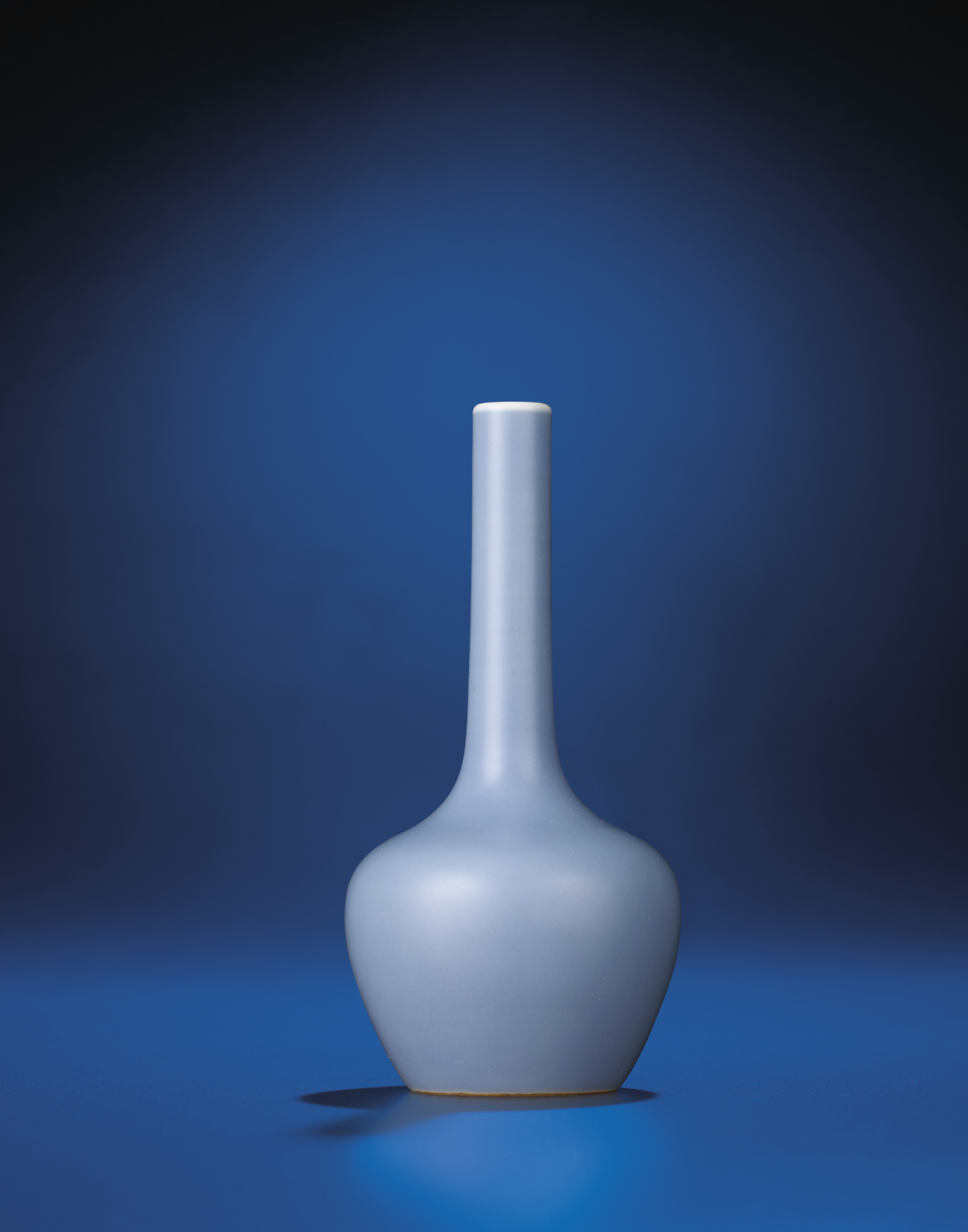 清雍正天藍釉長頸瓶六字篆書款, YONGZHENG SIX-CHARACTER SEAL MARK