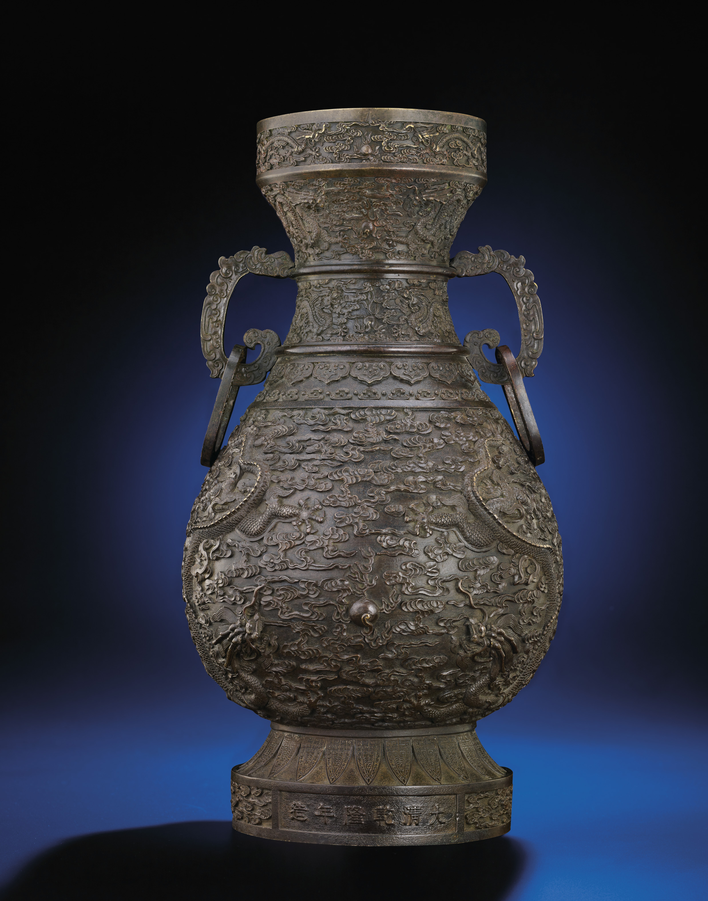 清康熙青花山水人物圖大缸, KANGXI PERIOD (1662-1722) | Christie's