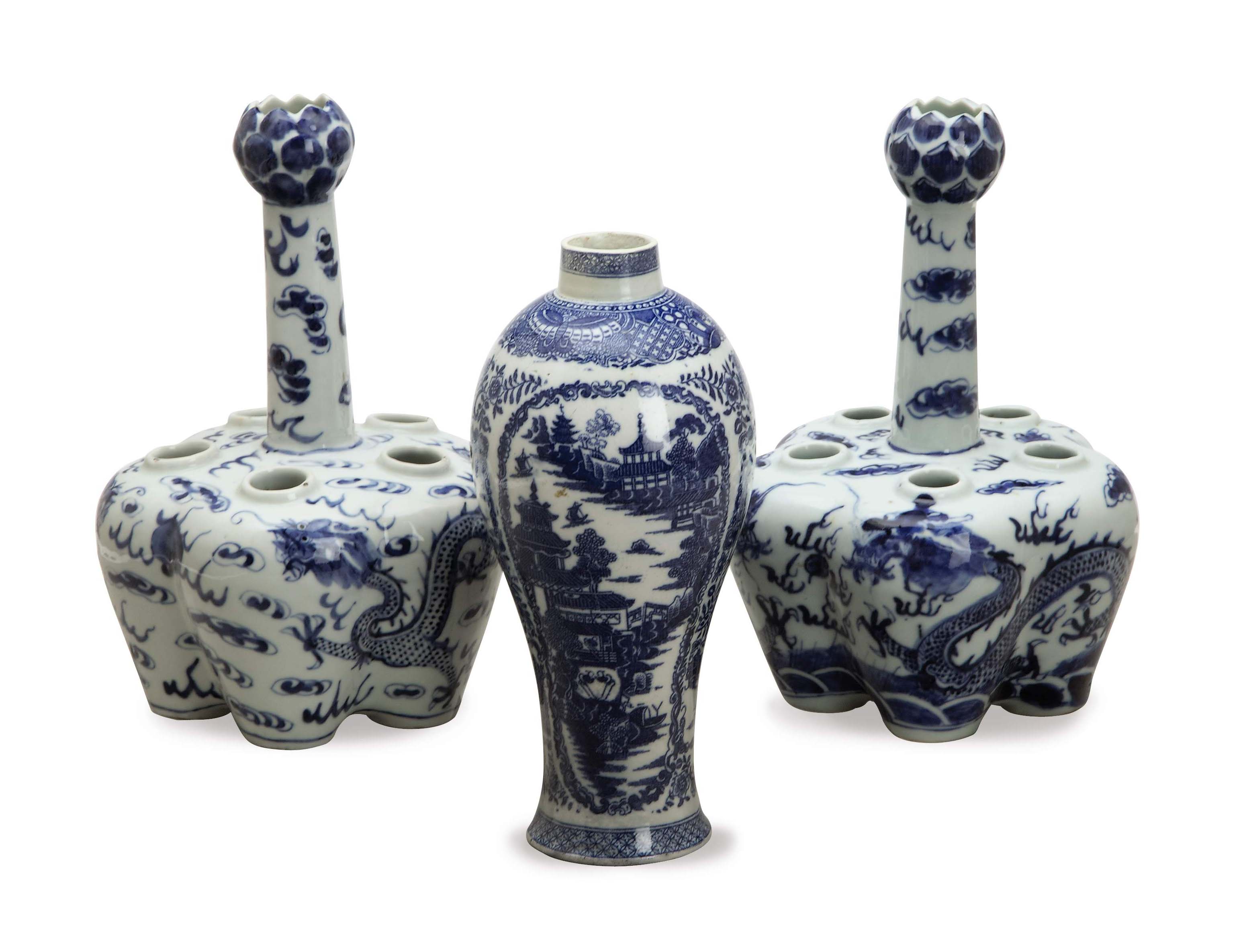 A PAIR OF CHINESE EXPORT STYLE BLUE AND WHITE PORCELAIN TULIP VASES AND