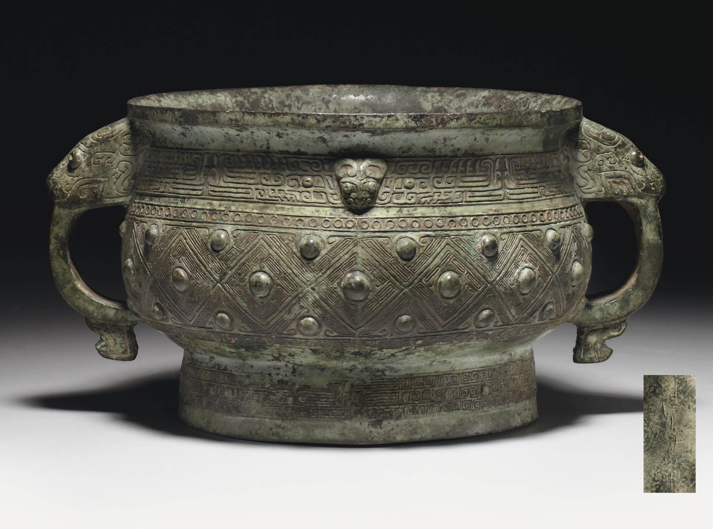 A BRONZE RITUAL FOOD VESSEL, GUI , LATE SHANG DYNASTY, 12TH11TH