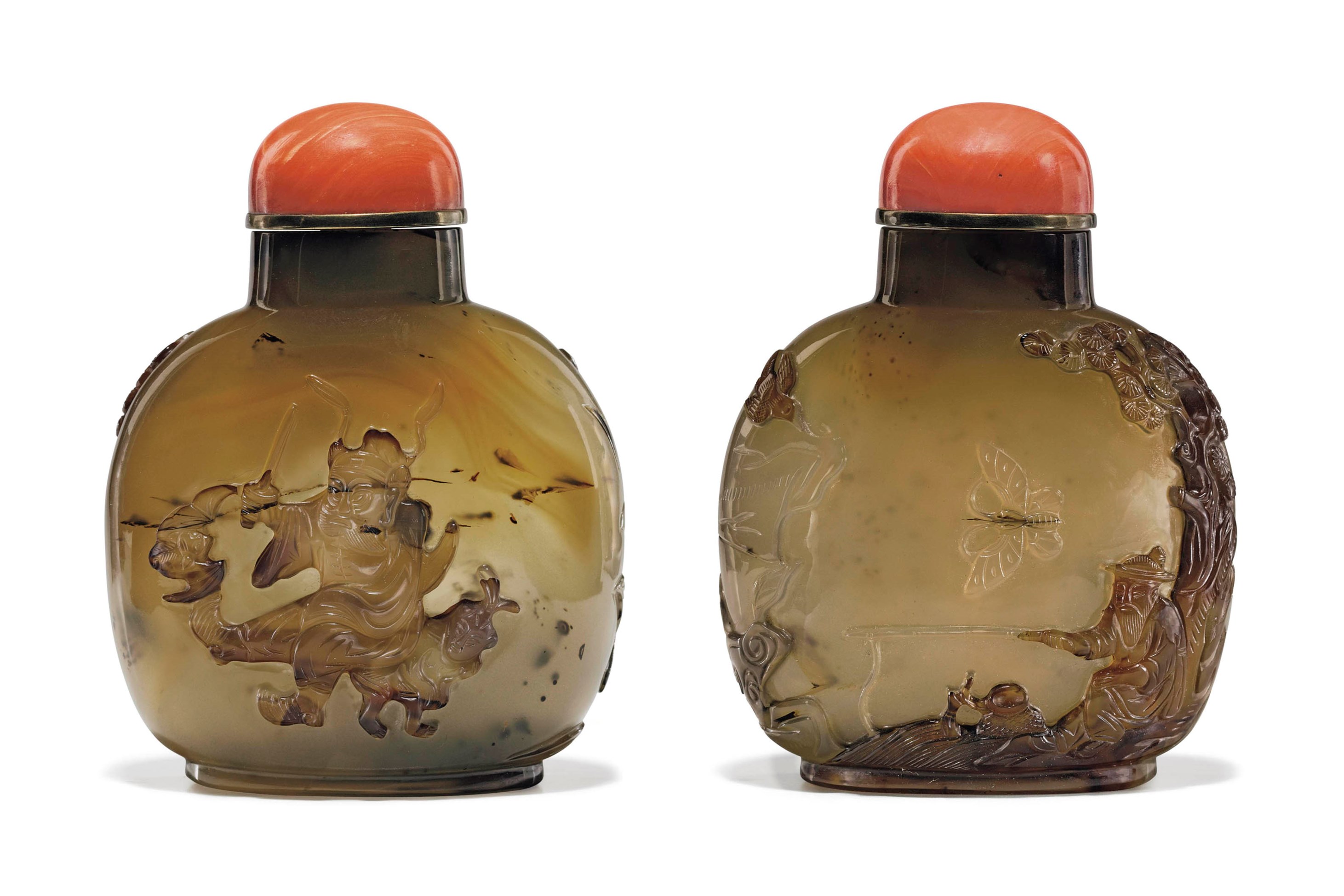 A LARGE FINELY CARVED CAMEO AGATE SNUFF BOTTLE