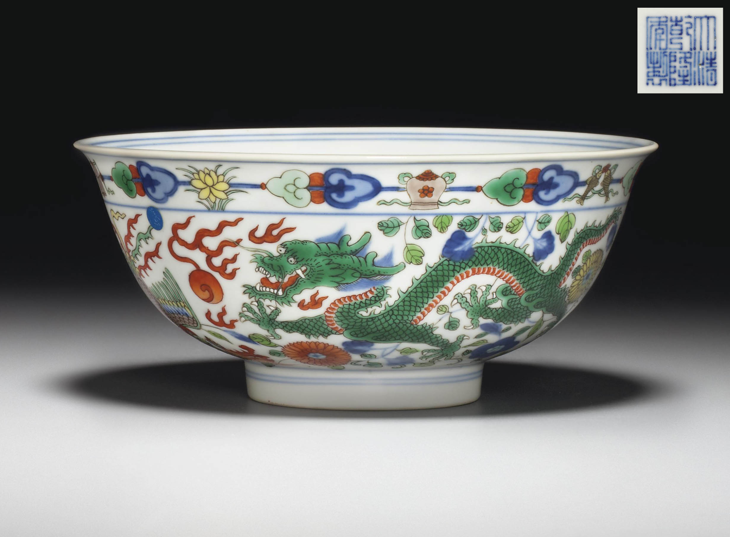 A Fine Wucai Dragon And Phoenix Bowl