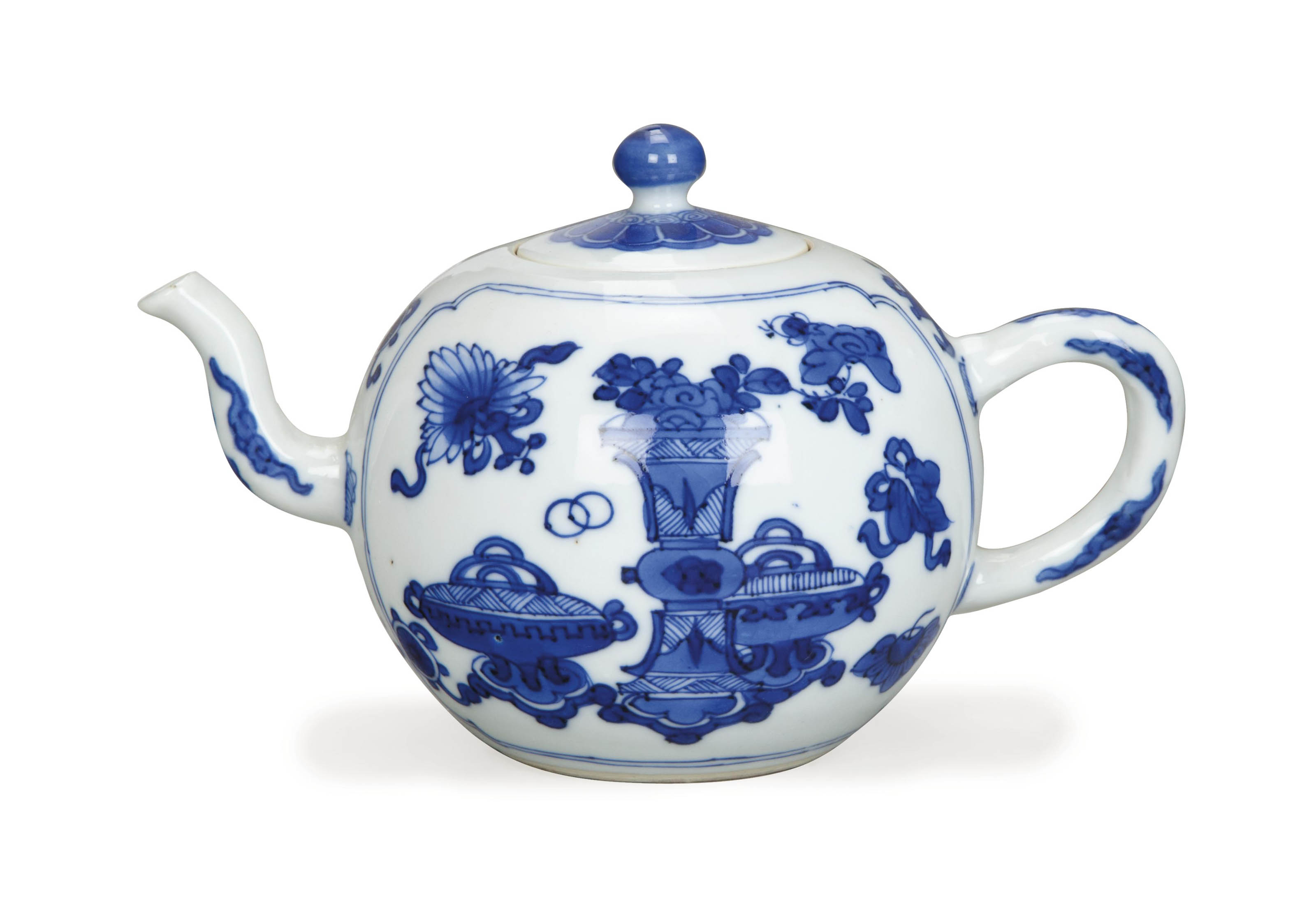 A SMALL CHINESE BLUE AND WHITE TEAPOT AND COVER, , KANGXI PERIOD (1662