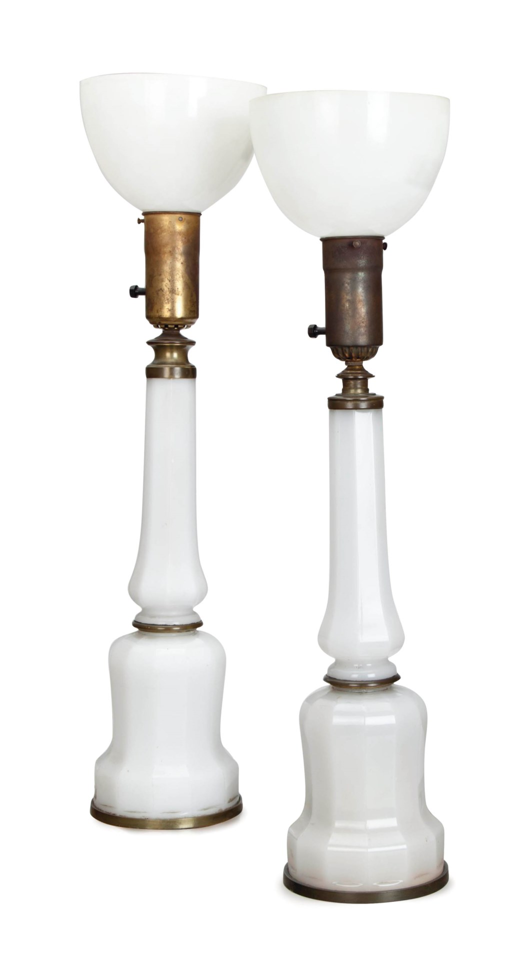 A PAIR OF WHITE OPALINE GLASS TABLE LAMPS,