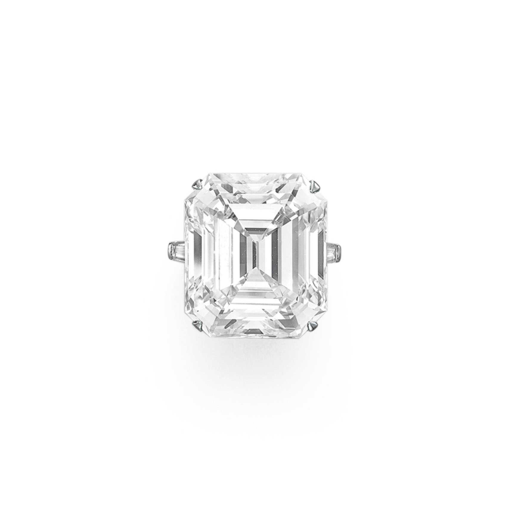A MAGNIFICENT DIAMOND RING, BY GRAFF