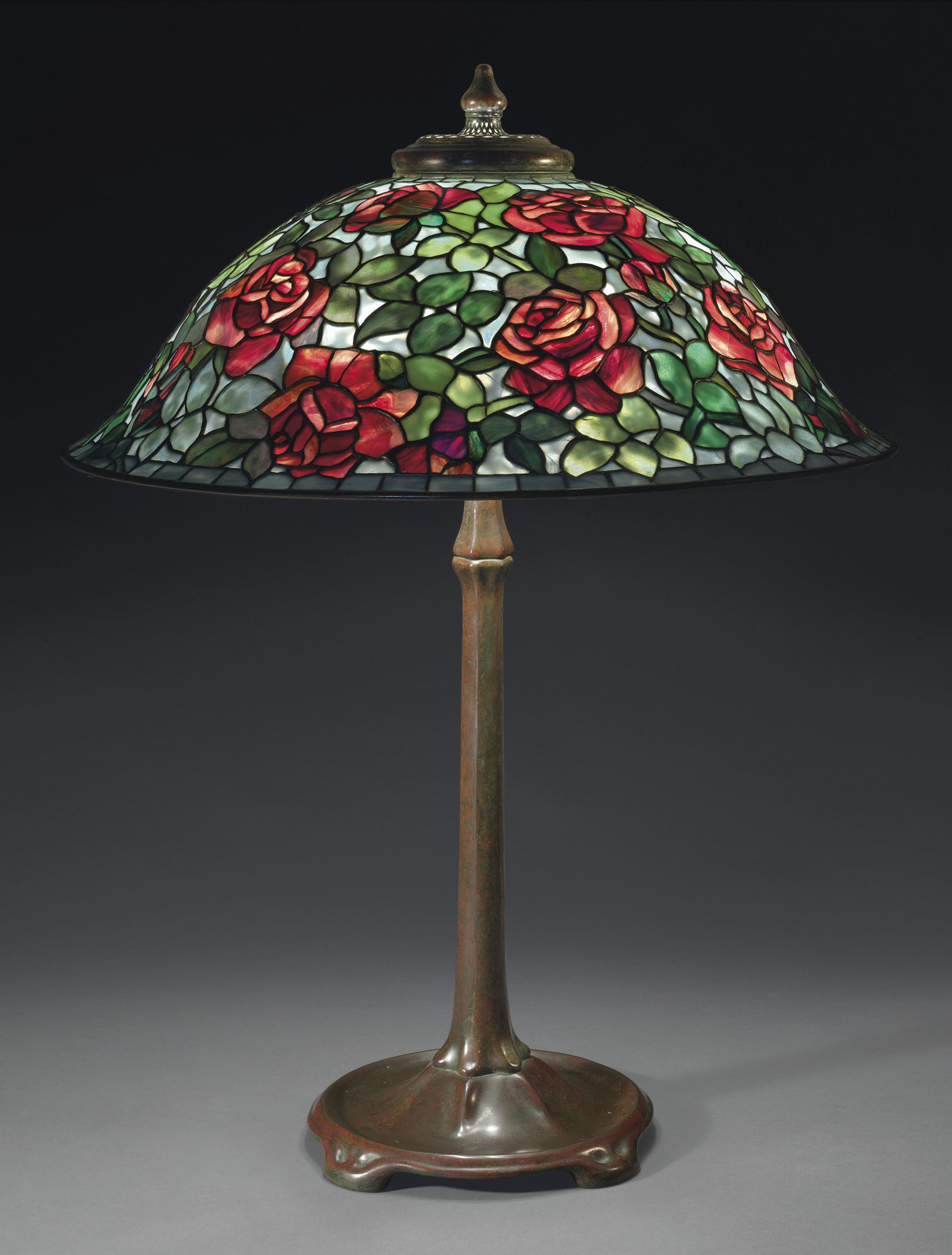 TIFFANY STUDIOS , A 'ROSE' TABLE LAMP, CIRCA 1910 Christie's