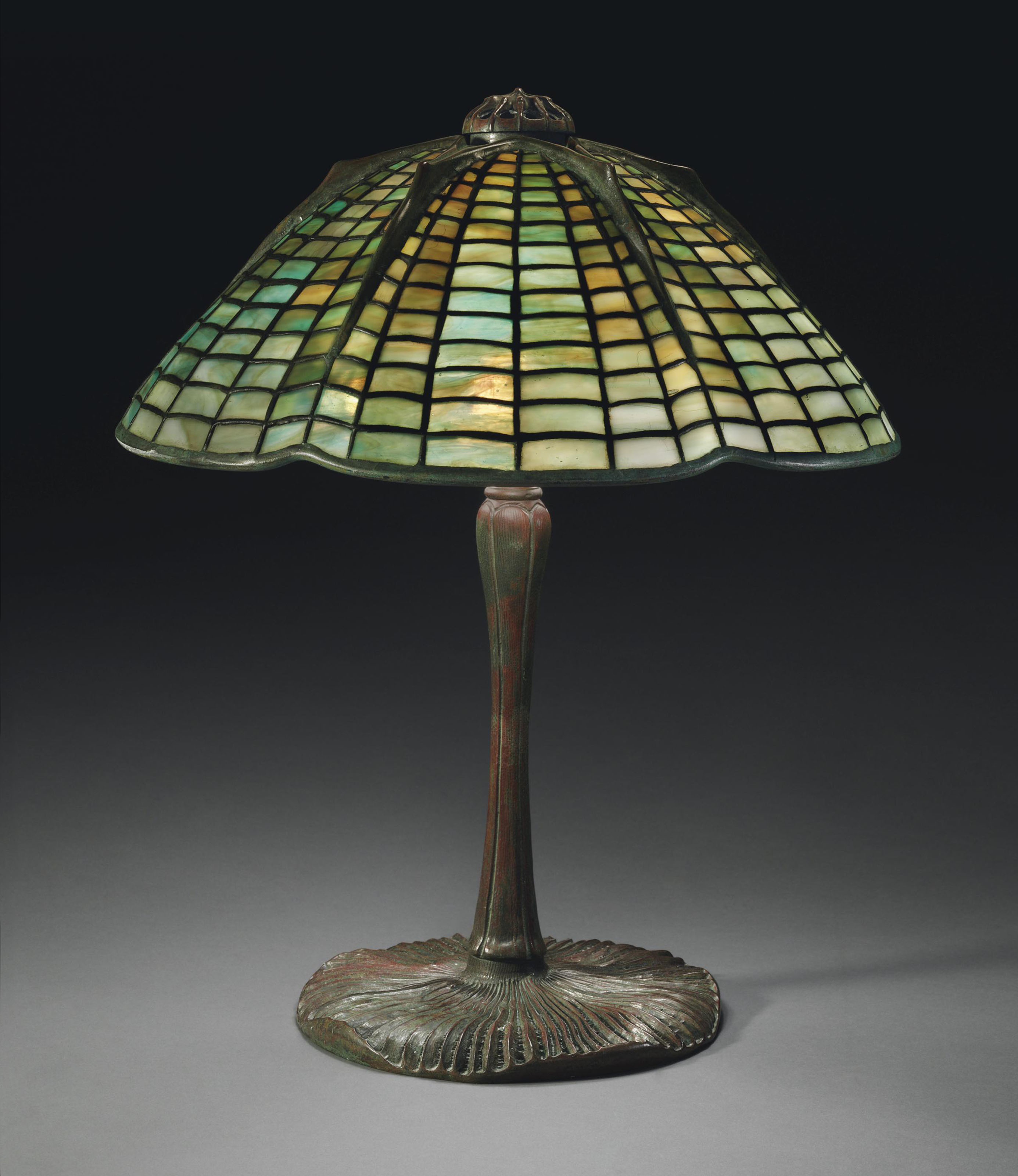 Tiffany spider web shop lamp