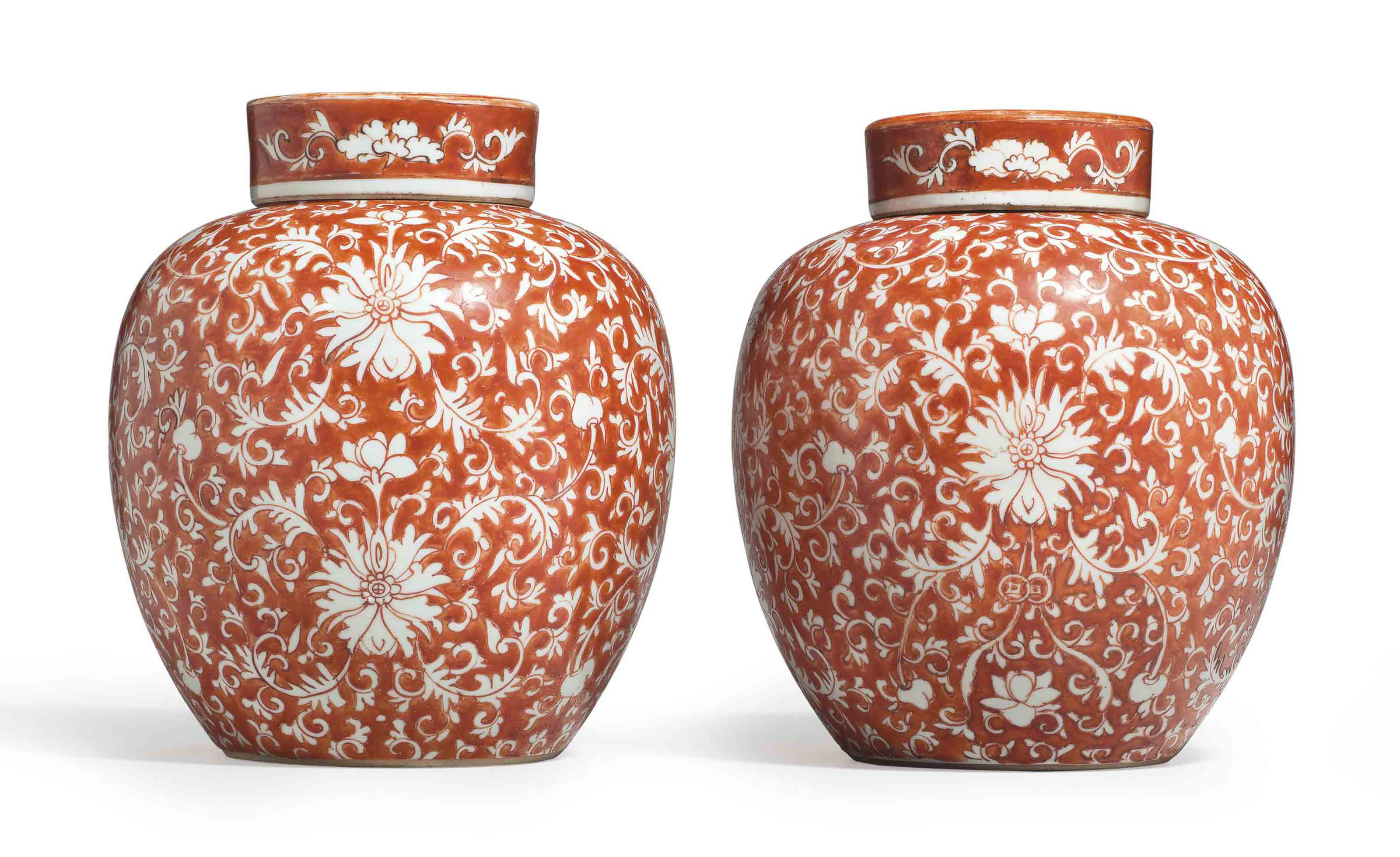 A PAIR OF CHINESE EXPORT IRONRED GINGER JARS AND COVERS , 18TH CENTURY