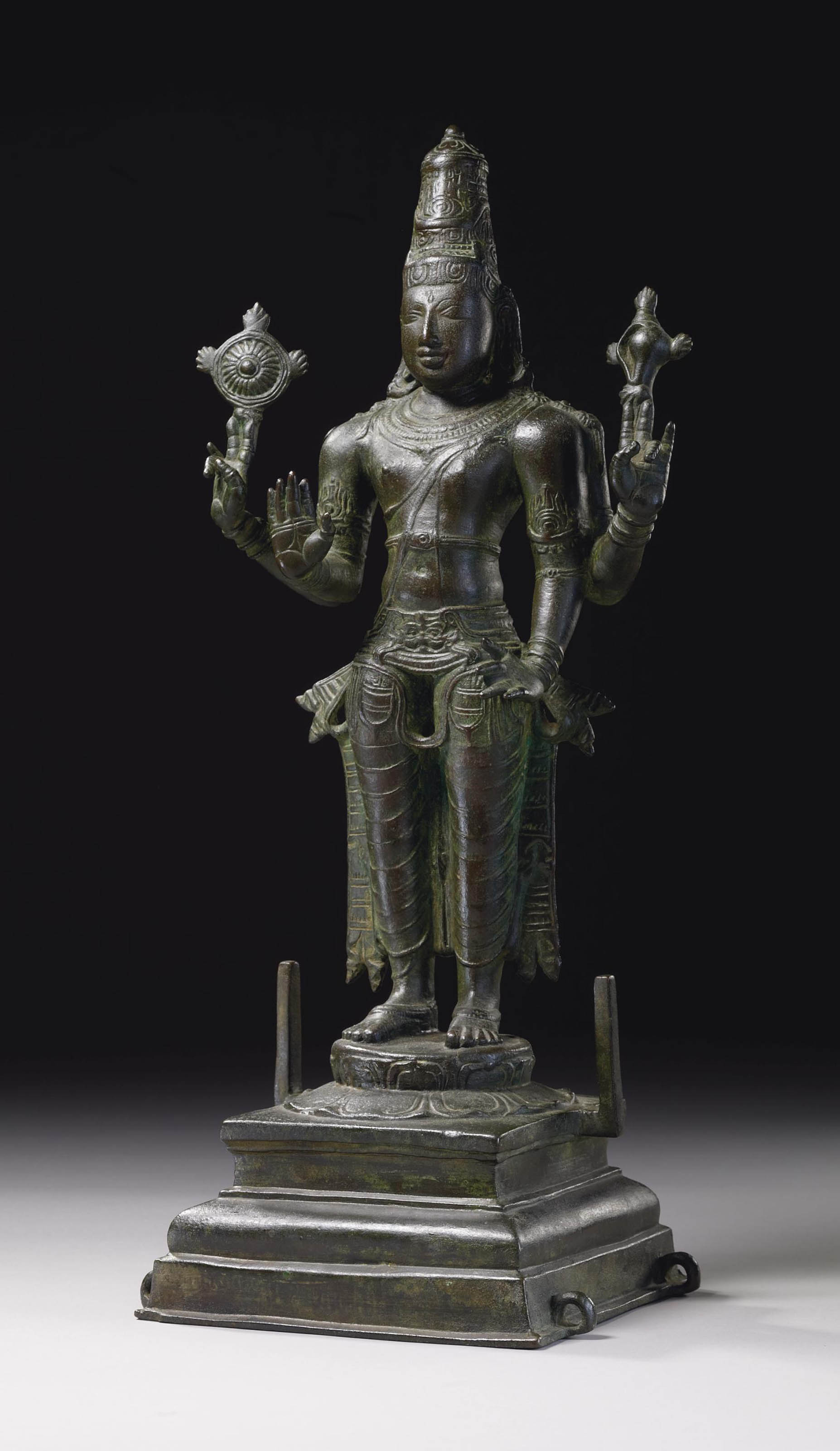 IMPORTANTE STATUE DE VISHNU EN BRONZE , INDE DU SUD, REGION DU TAMIL