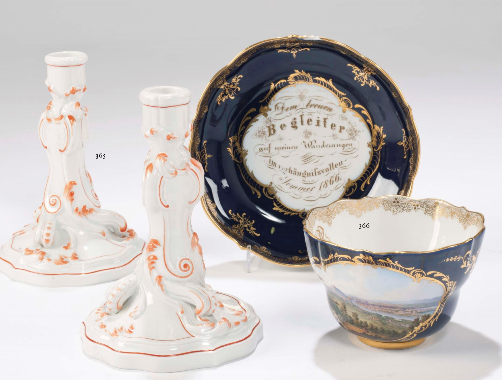 TASSE A THE ET SA SOUS-TASSE EN PORCELAINE DE MEISSEN DE LA DEUXIEME