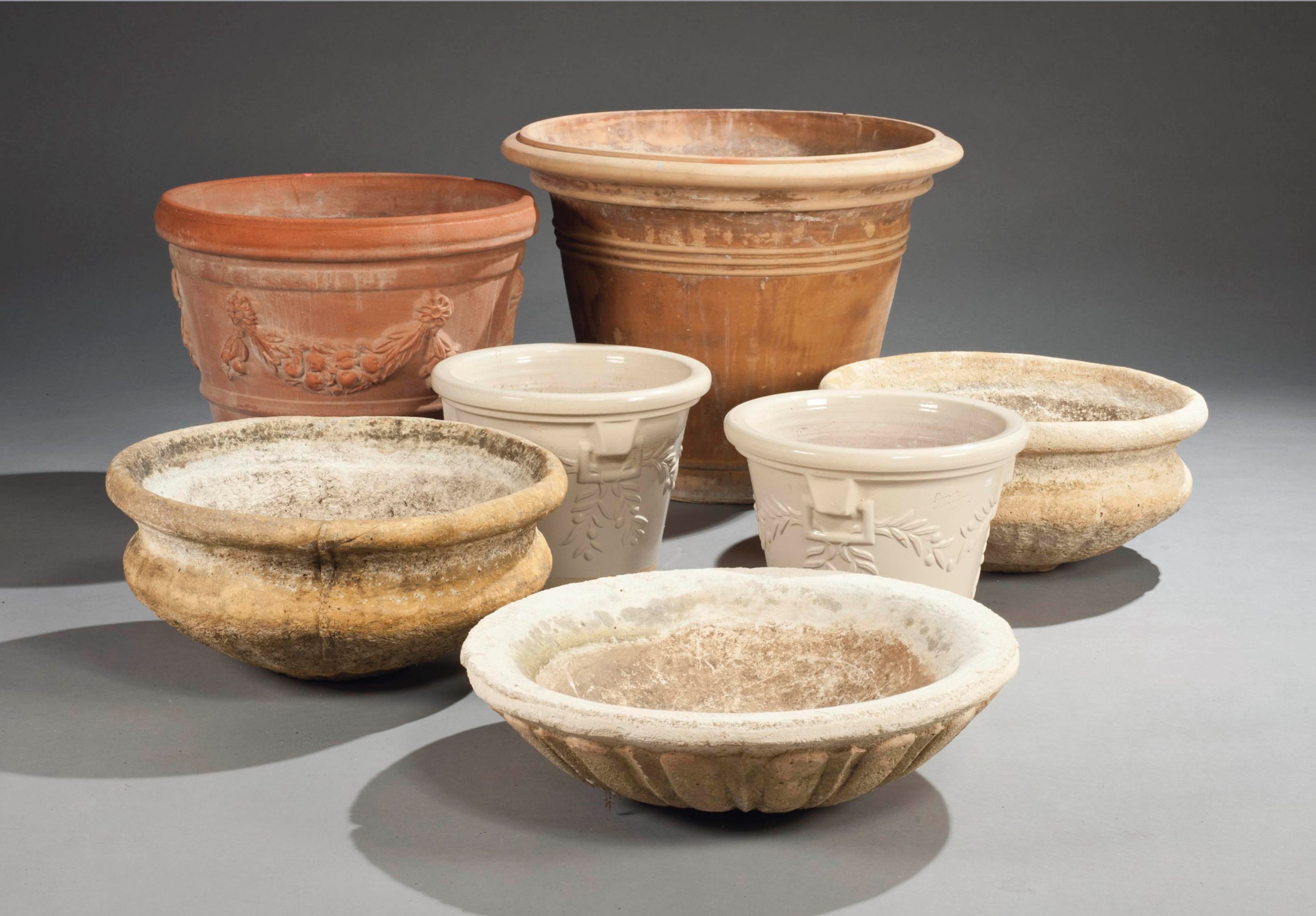 LOT DE POTS ET DE VASES DE JARDIN DU XXEME SIECLE Christie's