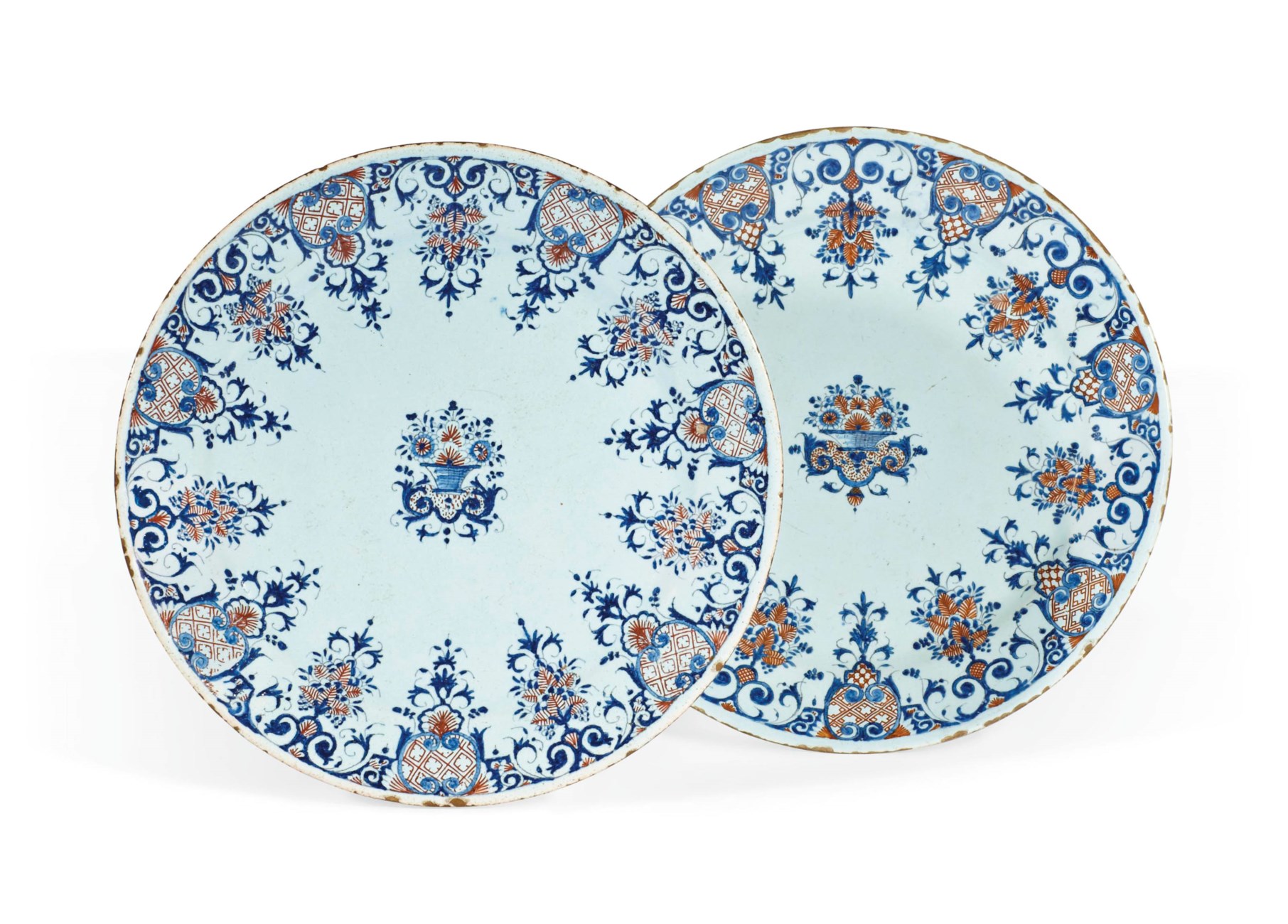 DEUX ASSIETTES EN FAIENCE DE ROUEN DU DEBUT DU XVIIIEME SIECLE | Christie's