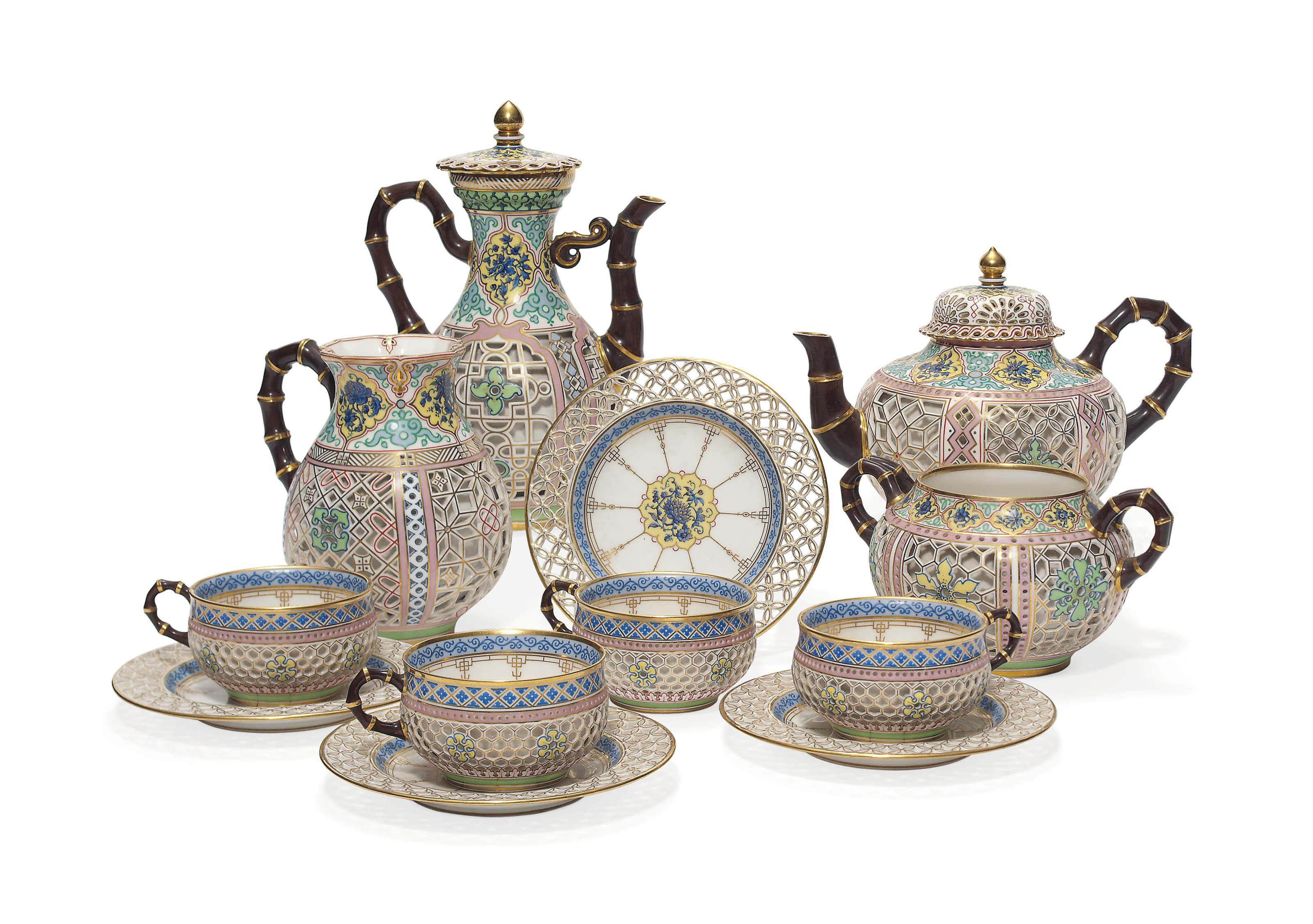 Описание сервиза. Севрская фарфоровая мануфактура, Франция (Sevres Porcelain) (Christie's Auction). Севрская фарфоровая мануфактура Египетский сервиз. Чайный сервиз Севрский фарфор. Севрский «сетчатый» фарфоровый чайно-кофейный сервиз, 1855 г..