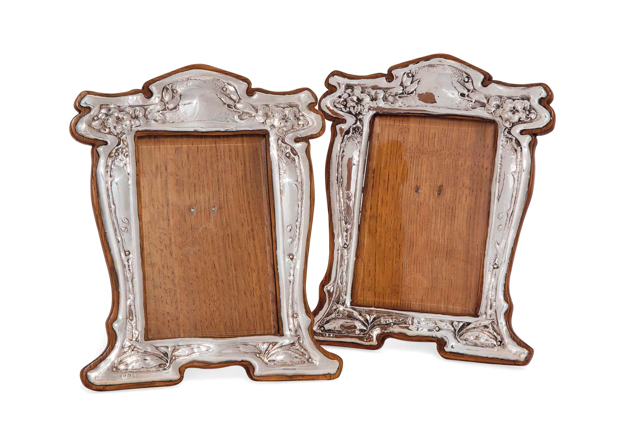 A PAIR OF EDWARDIAN ART NOUVEAU SILVER PHOTOGRAPH FRAMES
