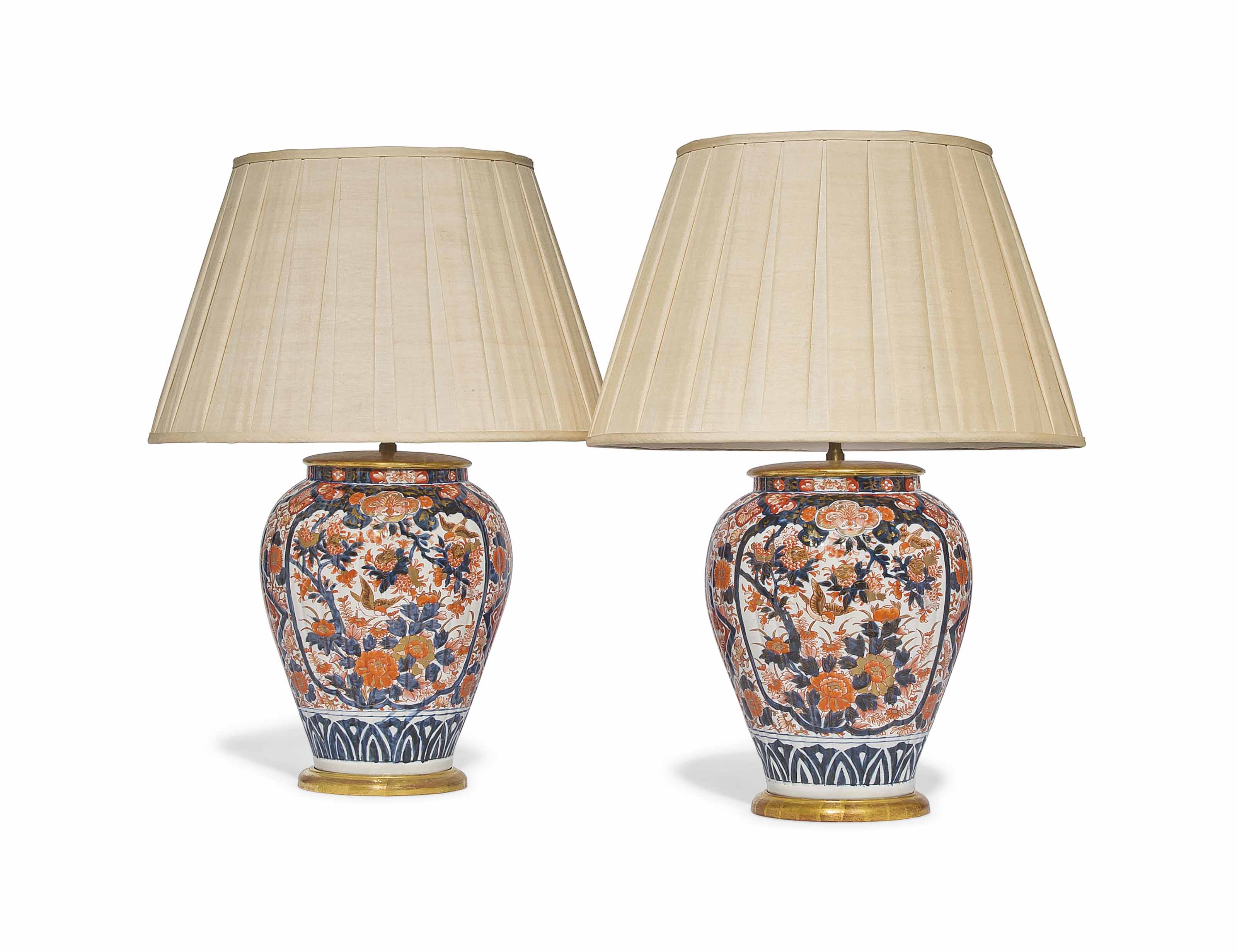 A PAIR OF IMARI PORCELAIN TABLE LAMPS