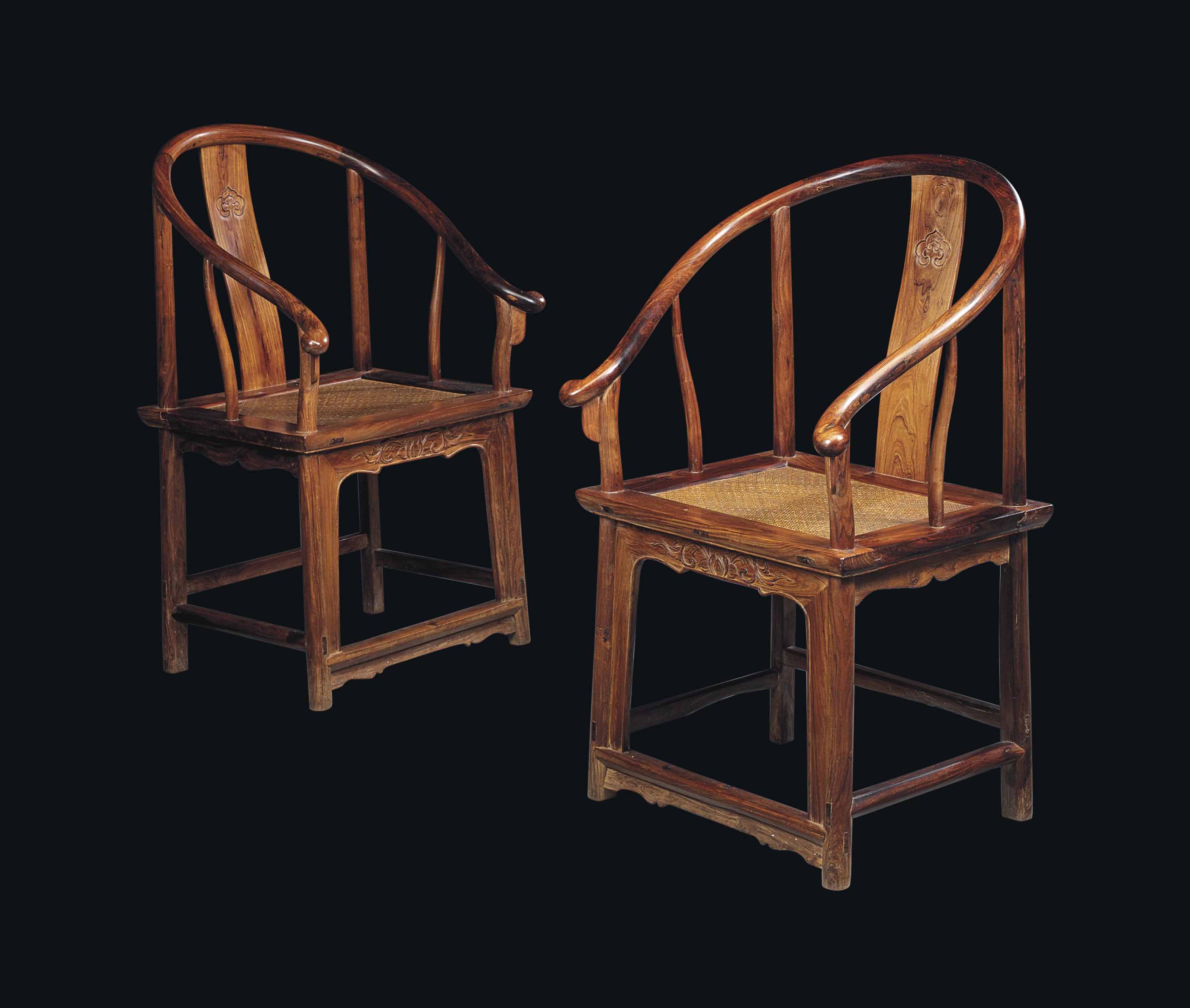 A PAIR OF CHINESE HUANGHUALI HORSESHOEBACK CHAIRS , 20TH CENTURY