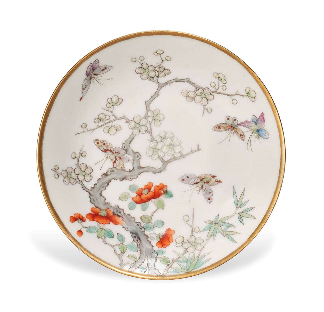 A CHINESE ENAMELLED SAUCER DISH