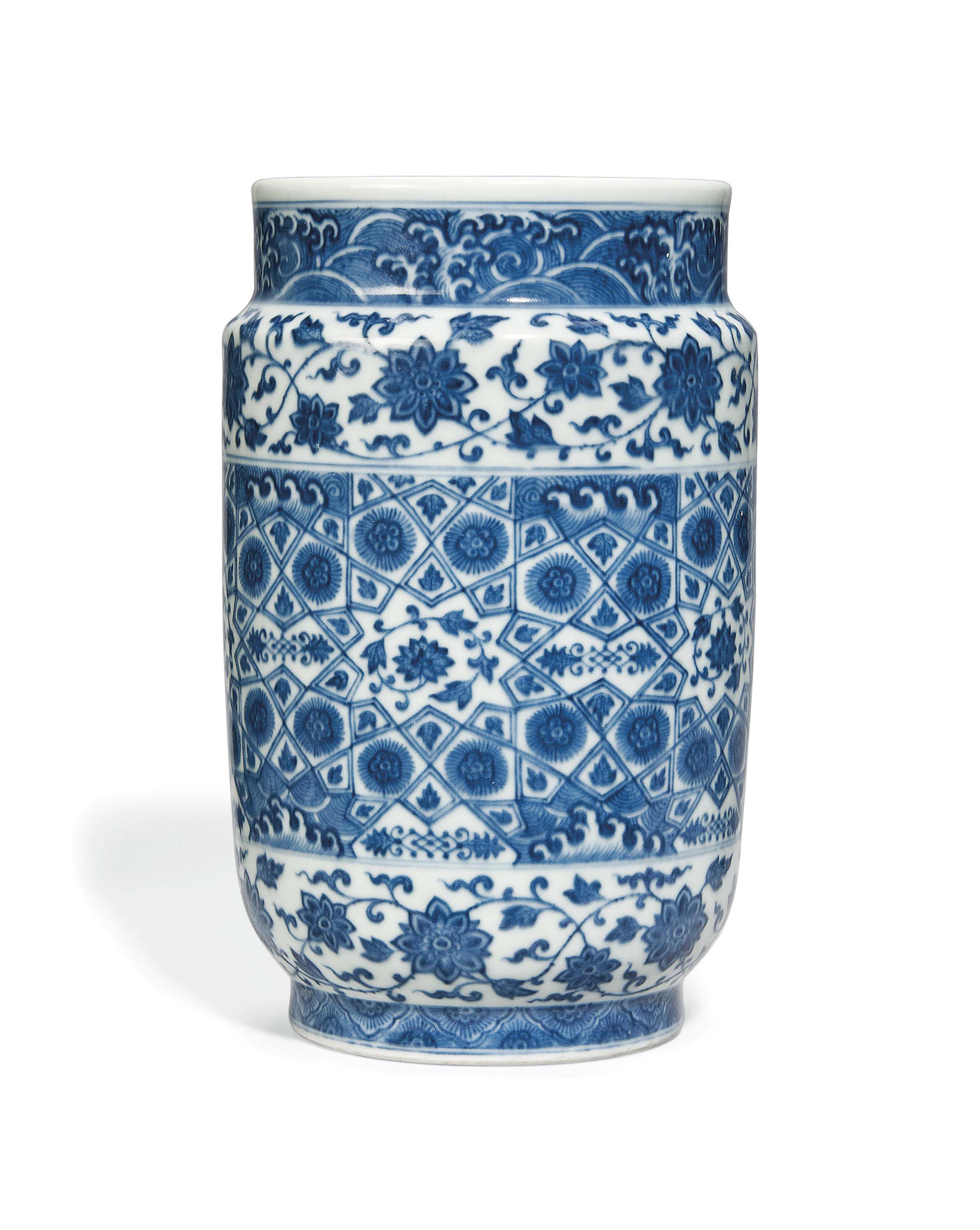 A BLUE AND WHITE LANTERN VASE , QIANLONG PERIOD (173695) Christie's