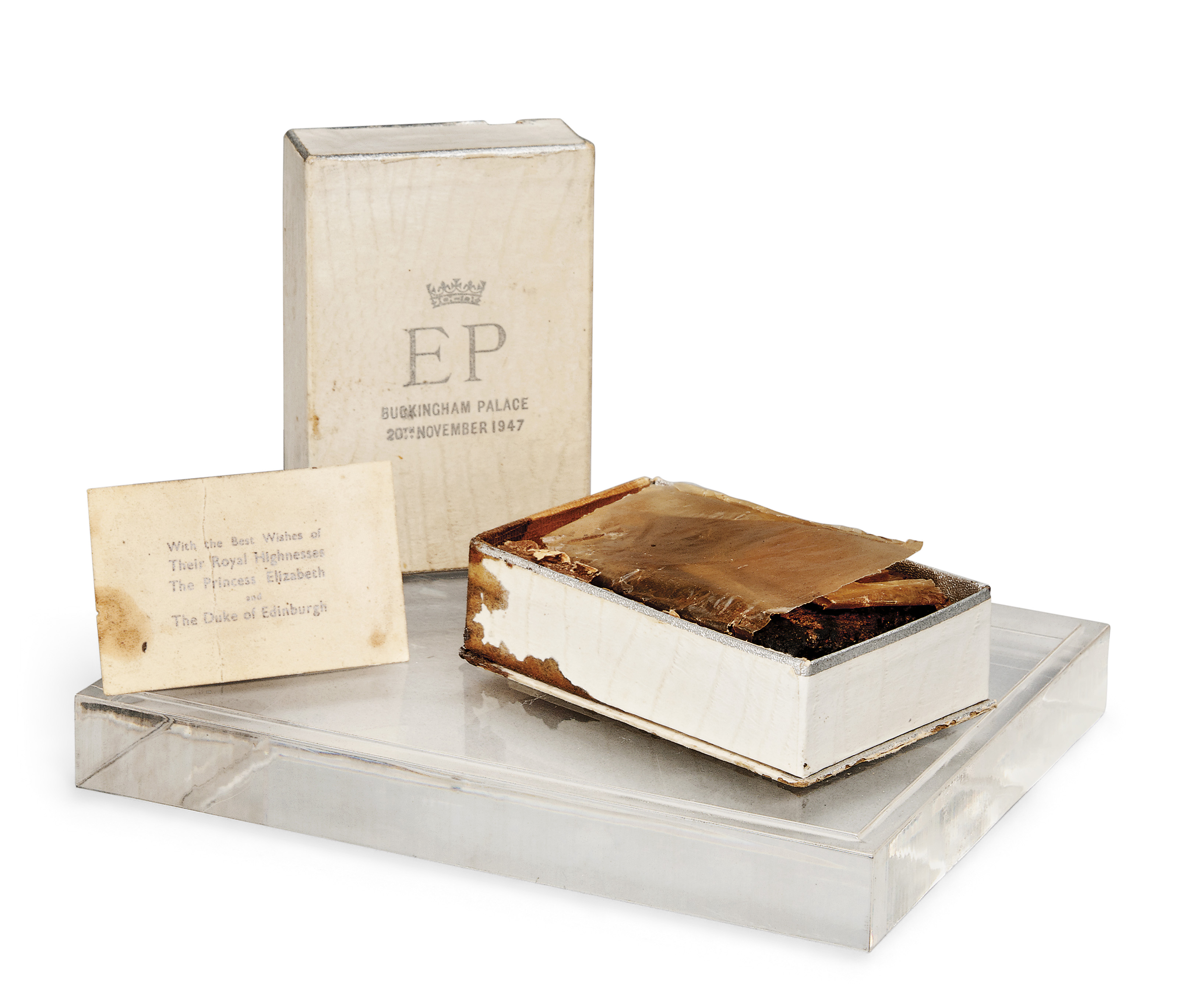 A SLICE OF FRUIT CAKE FROM QUEEN ELIZABETH II'S WEDDING , 1947 | Christie's, image size:3200x2737