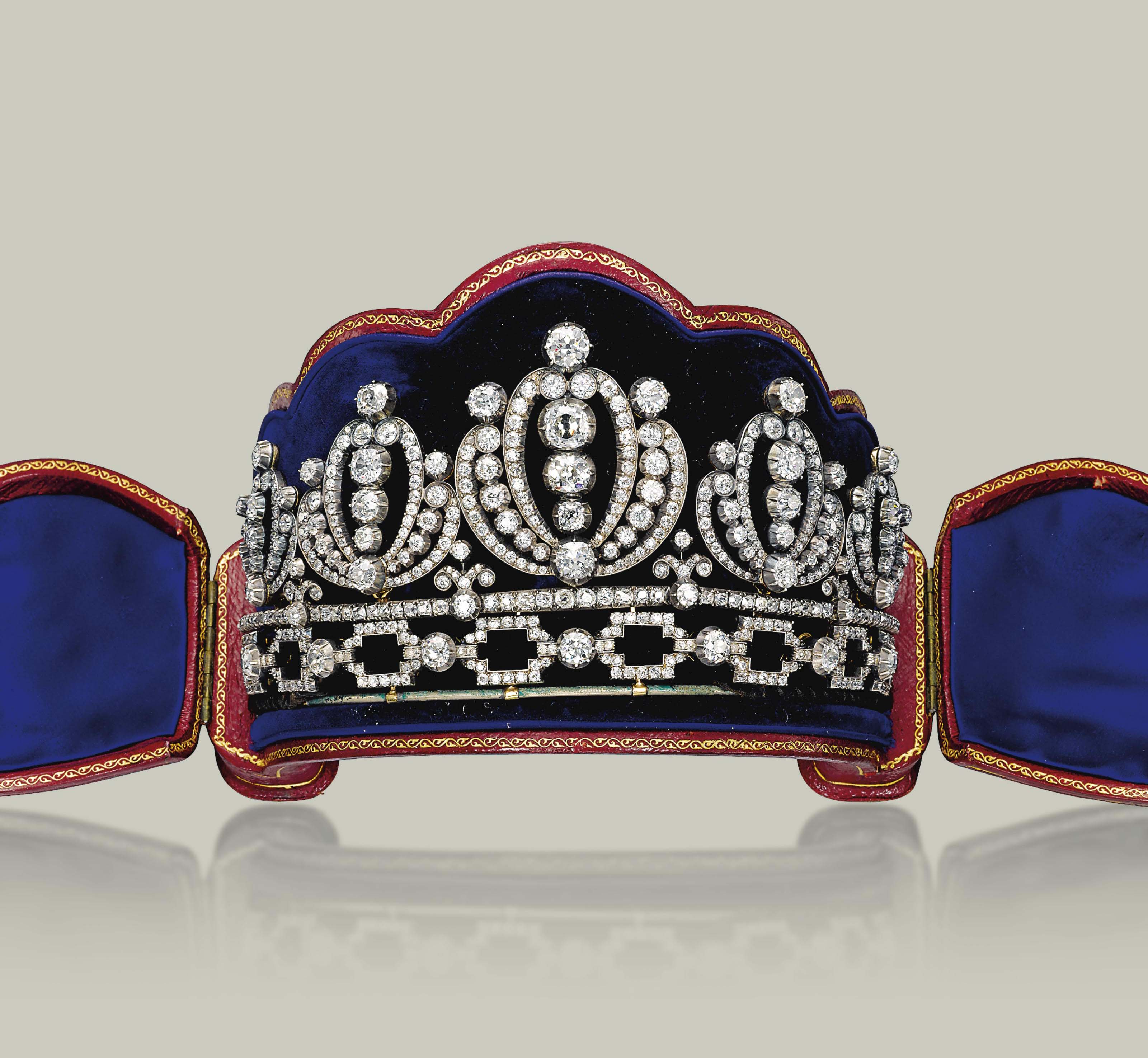 AN ANTIQUE DIAMOND TIARA Christie's