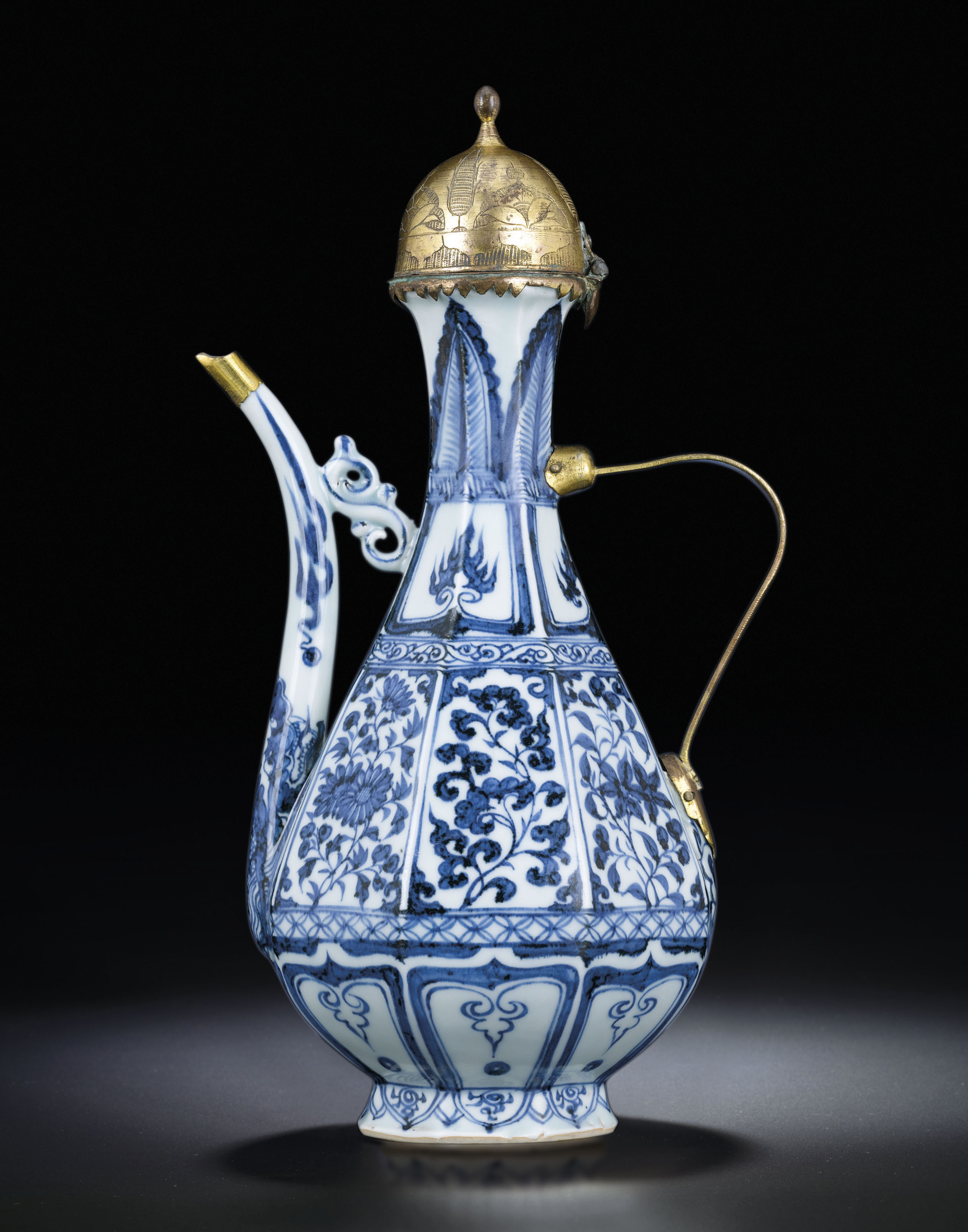 元青花花卉紋八方執壺, YUAN DYNASTY (1279-1368) | Christie's