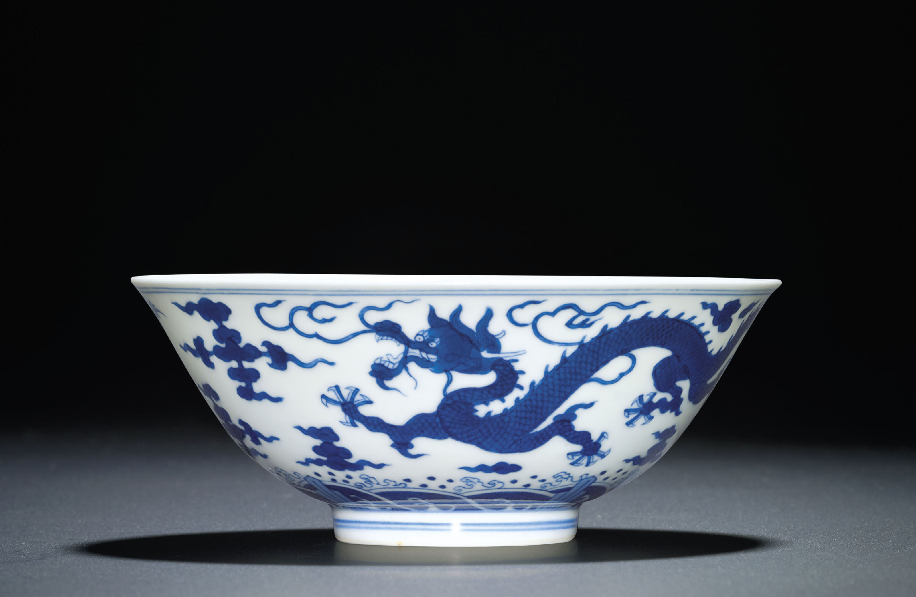 中国美術 青花 龍紋 碗 乾隆年製 φ17cm(SSN5)