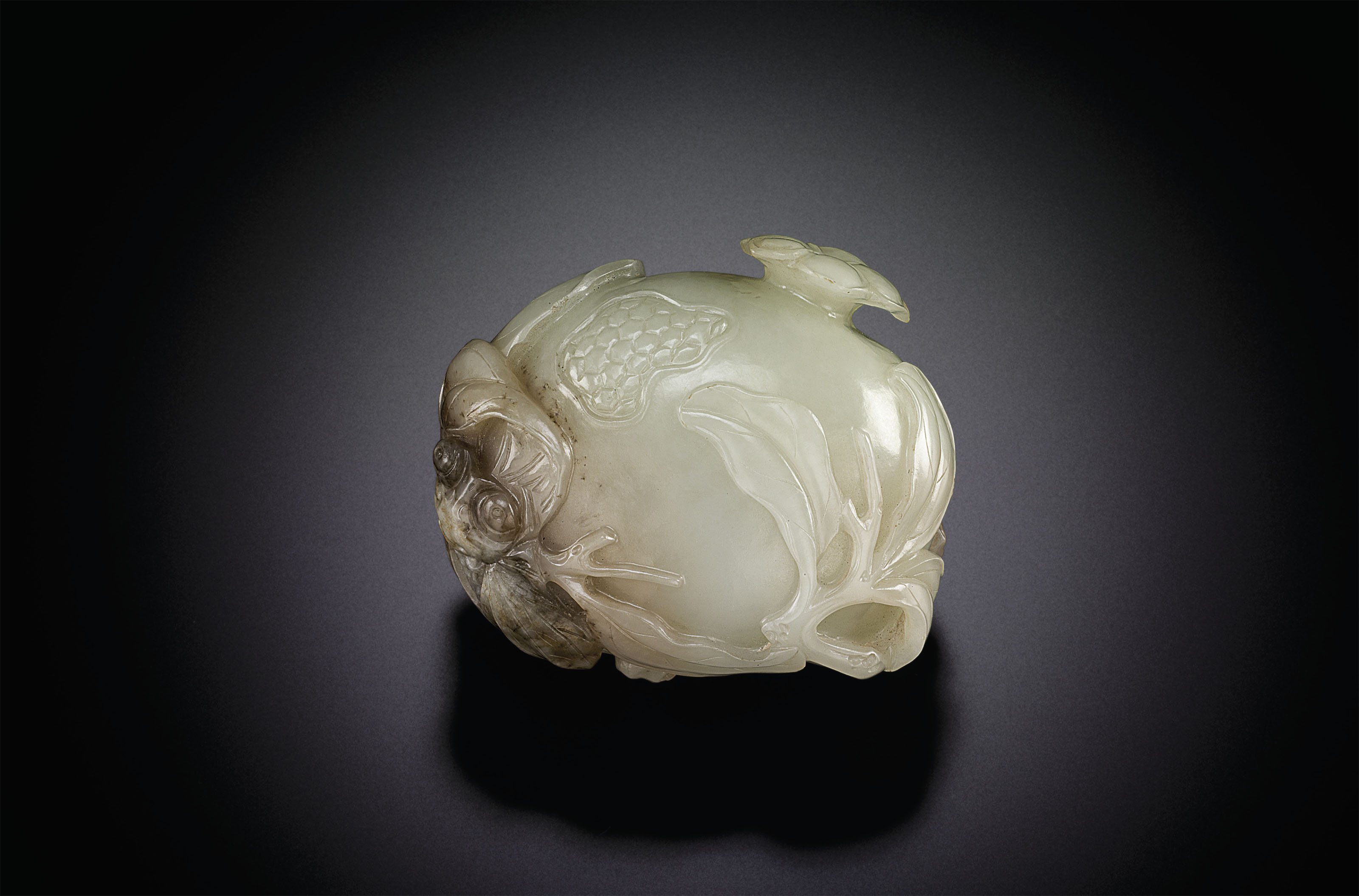 A FINE MING-STYLE BLUE AND WHITE PEAR-SHAPED VASE