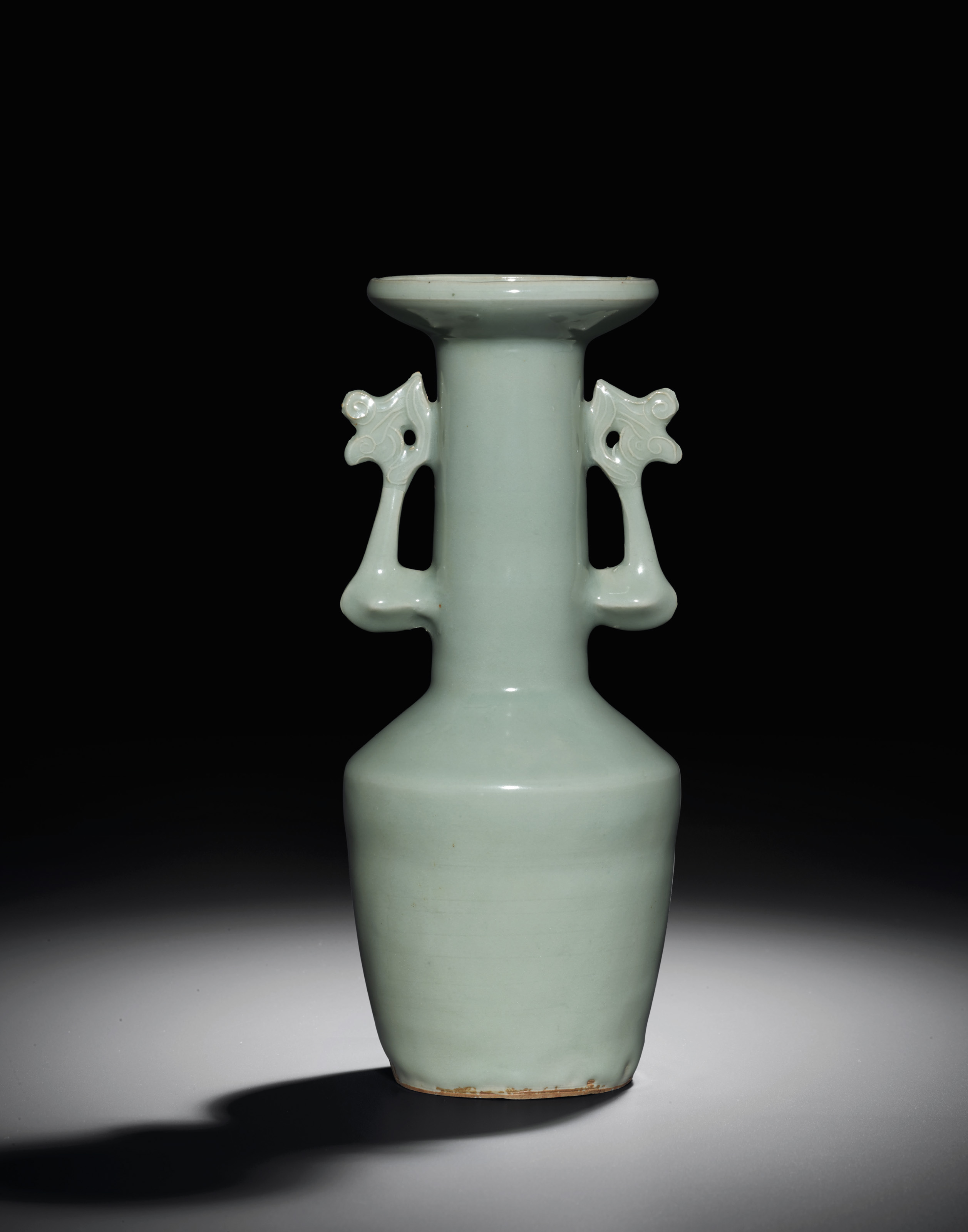 南宋龍泉青釉雙鳳耳瓶, SOUTHERN SONG DYNASTY (1127-1279) | Christie's