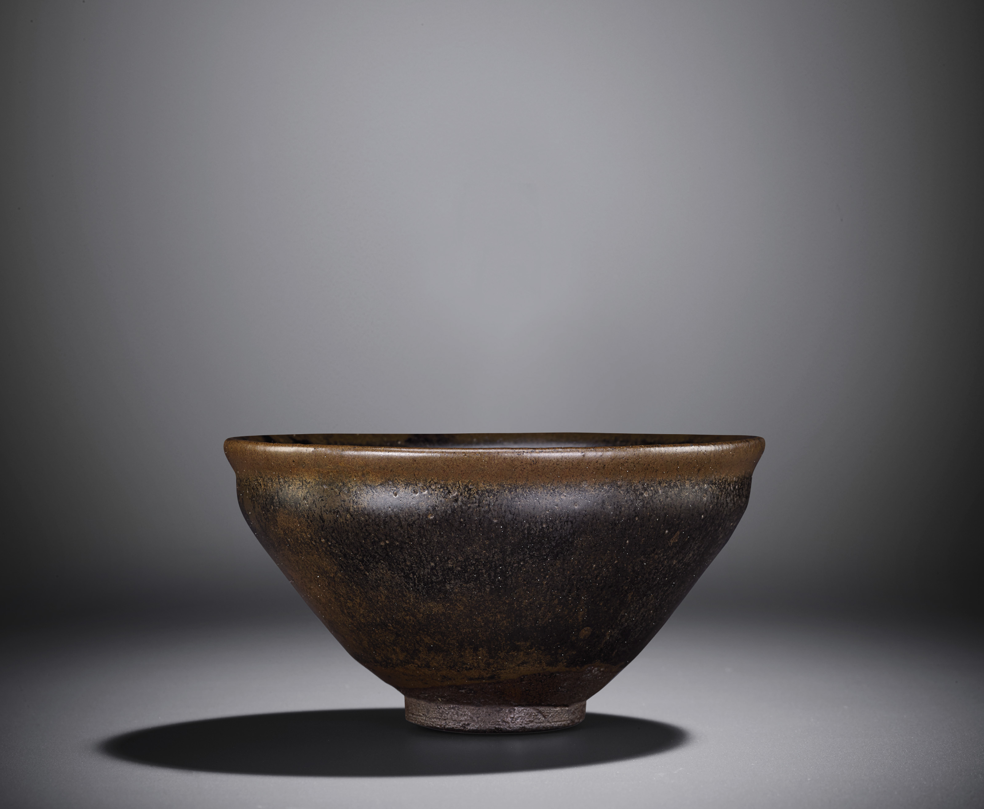 南宋龍泉青釉雙鳳耳瓶, SOUTHERN SONG DYNASTY (1127-1279) | Christie's