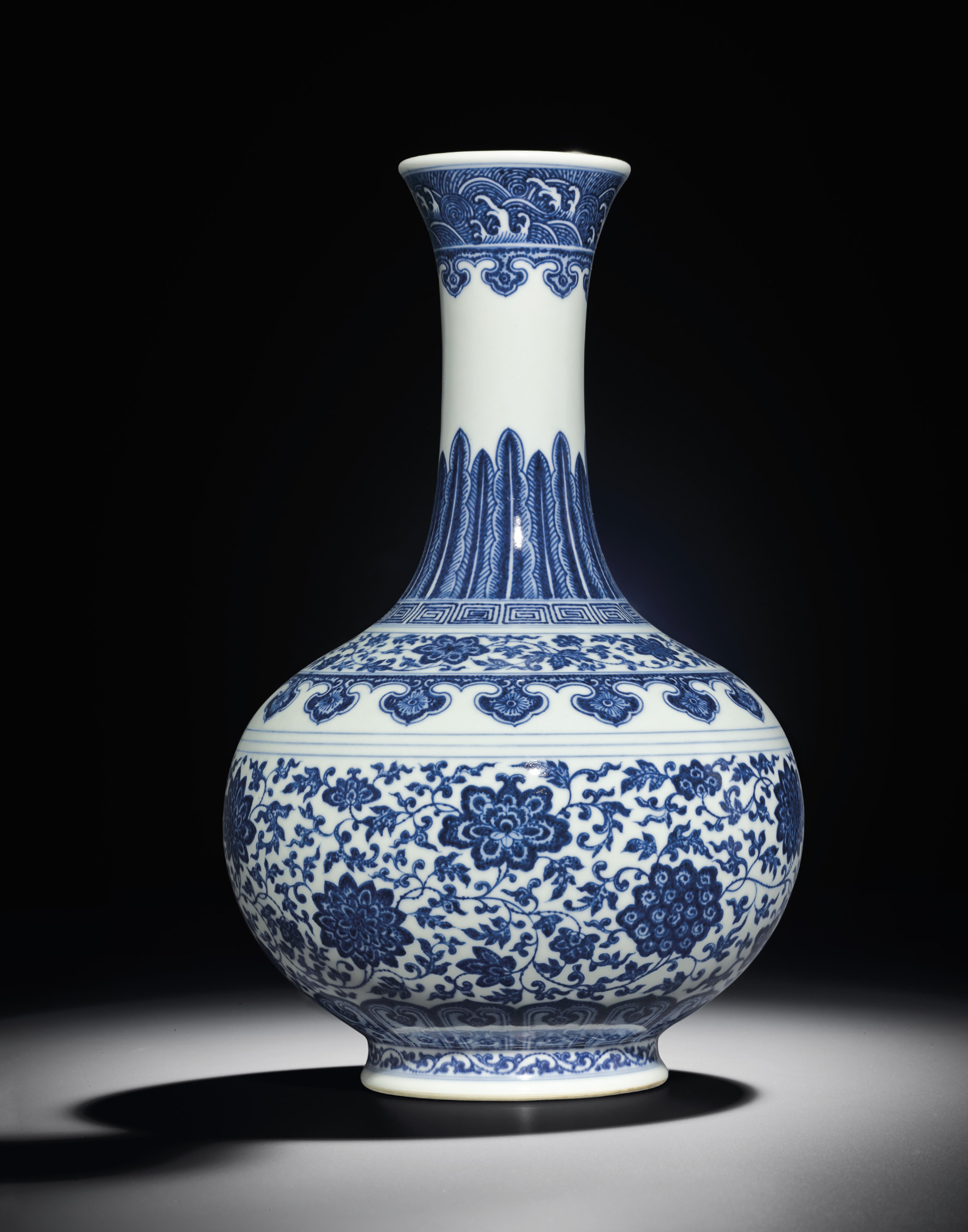 A FINE BLUE AND WHITE MINGSTYLE BOTTLE VASE , QIANLONG SIXCHARACTER