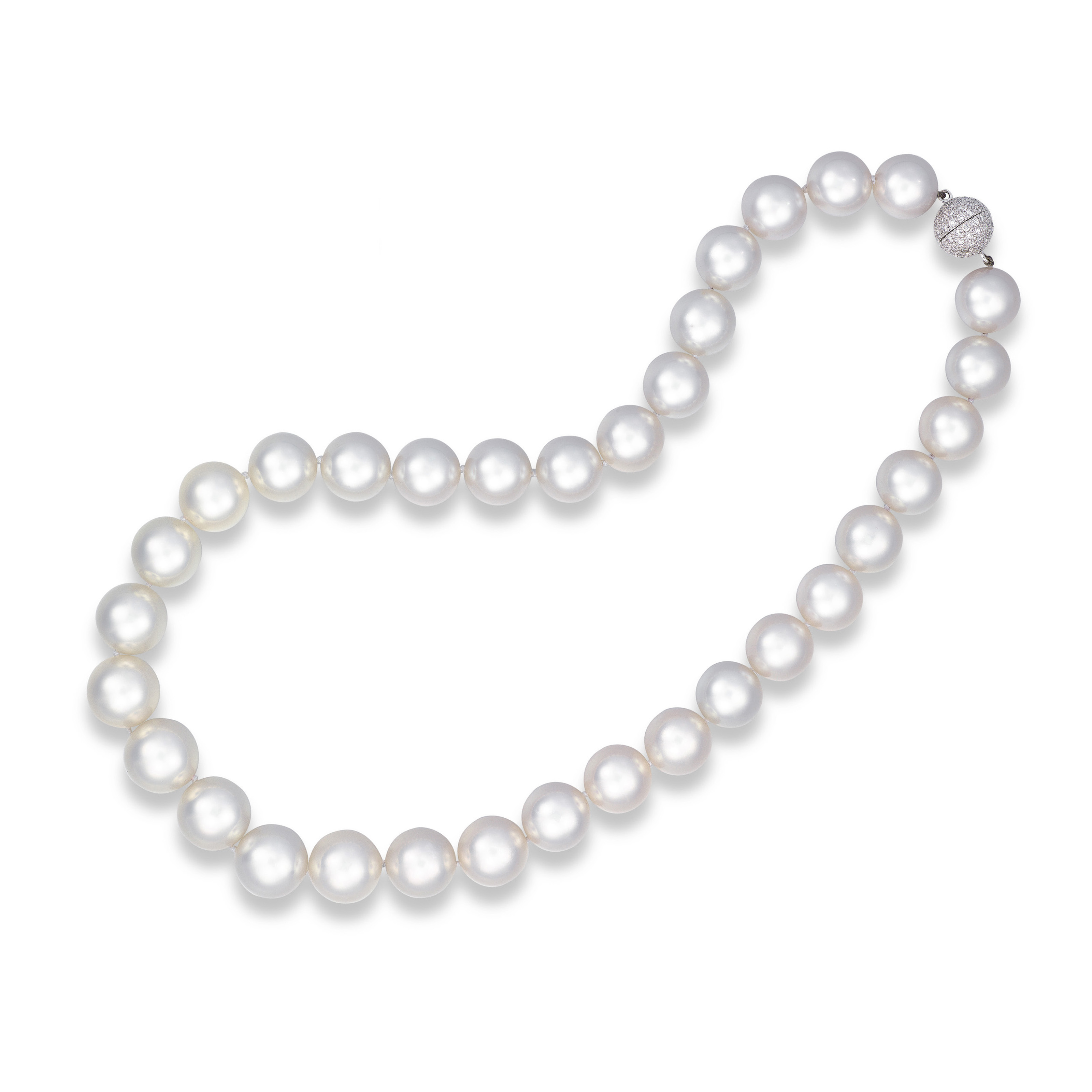 A SINGLESTRAND CULTURED PEARL AND DIAMOND NECKLACE