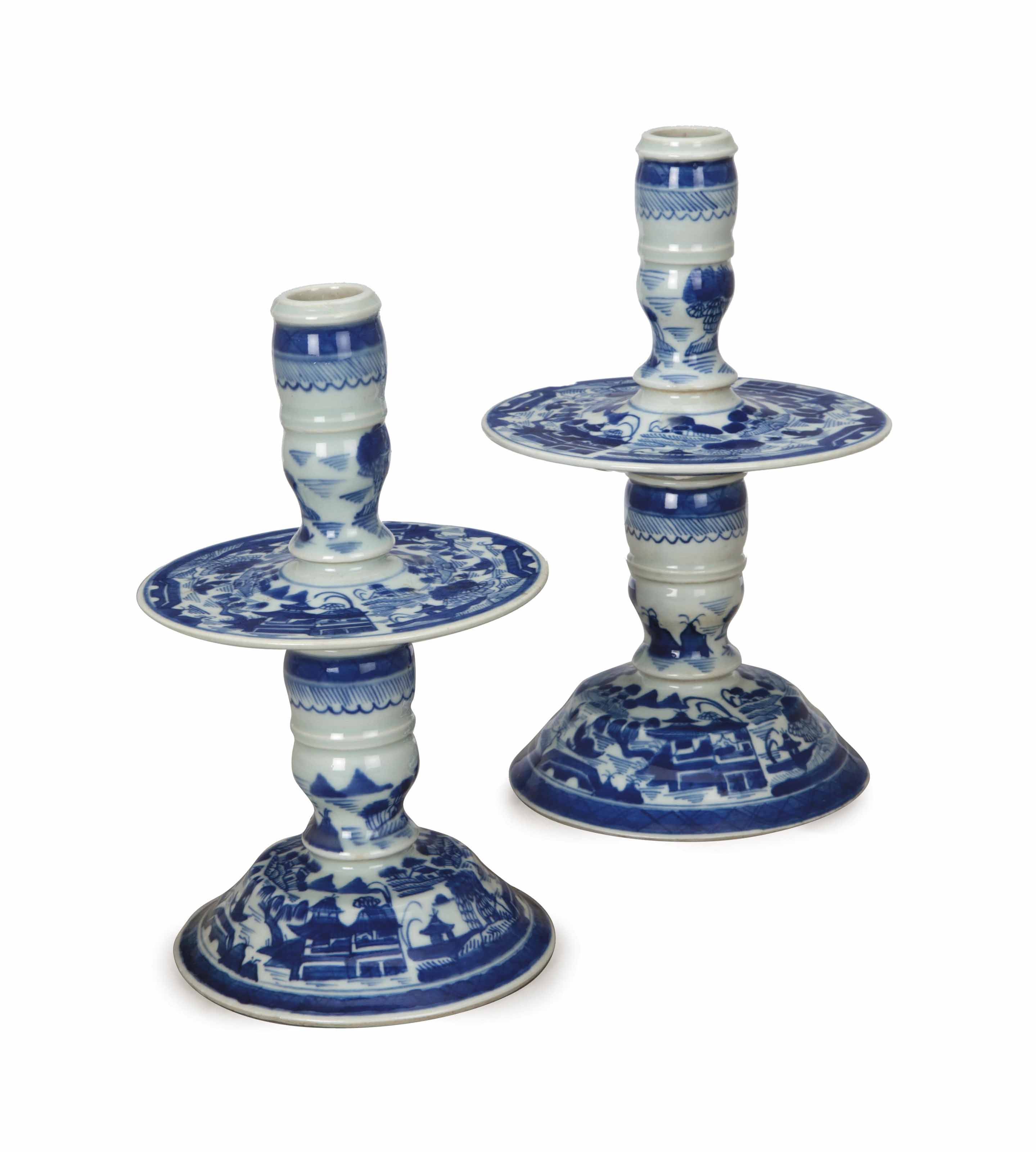 A PAIR OF CHINESE EXPORT BLUE AND WHITE CANDLESTICKS, , 18TH/19TH