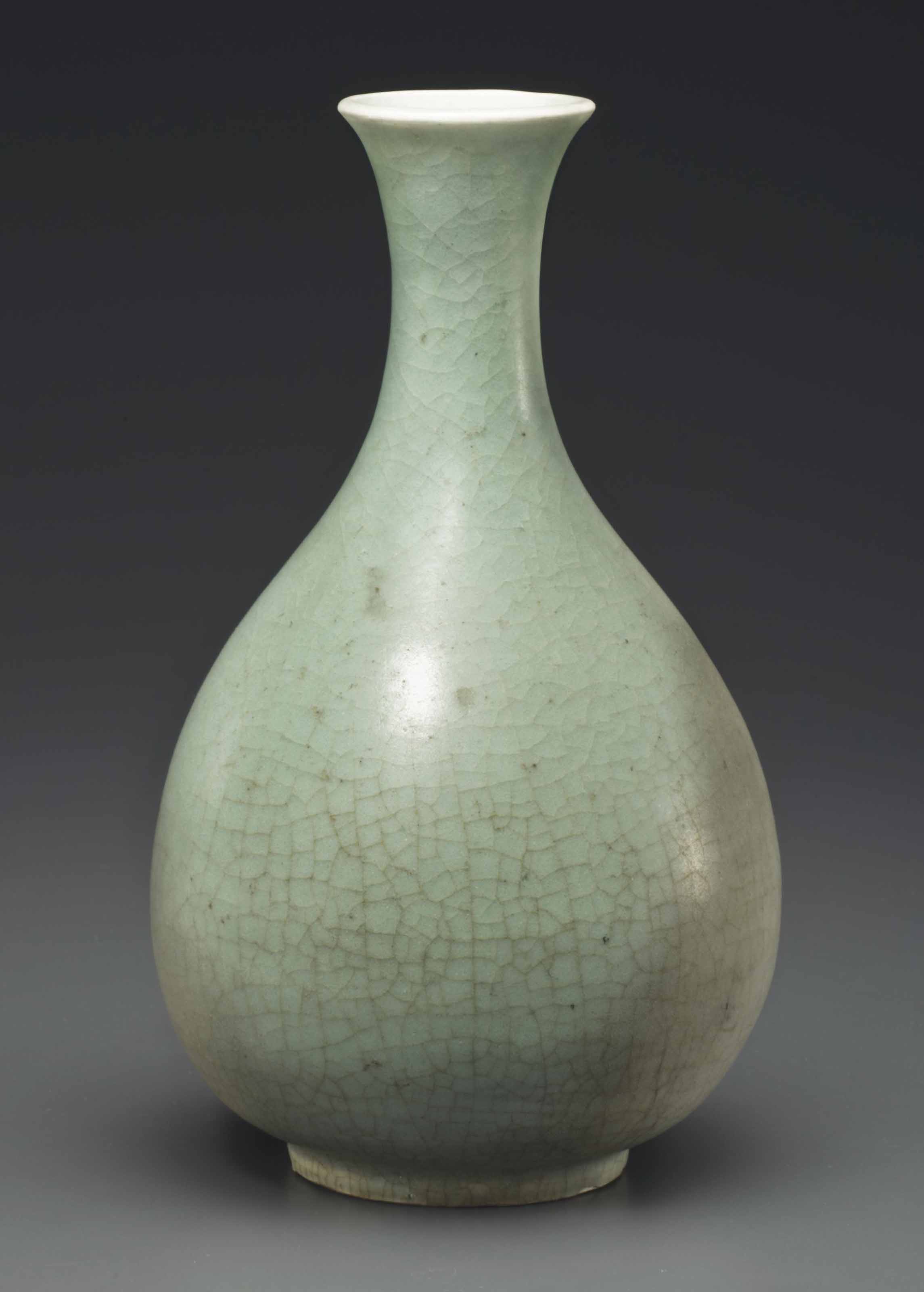 A CELADON PEARSHAPED VASE, YUHUCHUNPING , POSSIBLY SOUTHERN SONG/YUAN