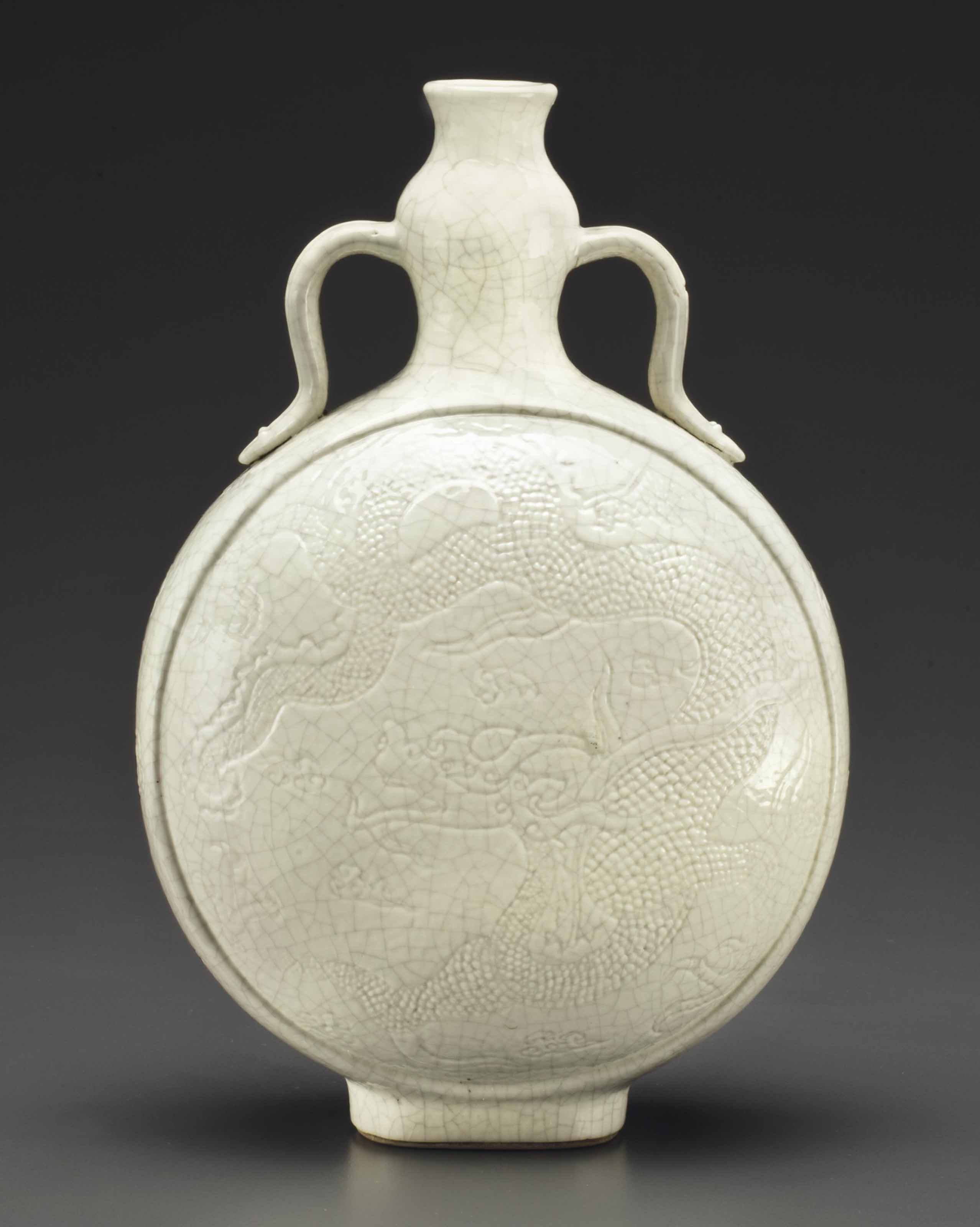A SMALL SOFT-PASTE PORCELAIN MOON FLASK , 18TH/19TH CENTURY | Christies A SMALL SOFT-PASTE PORCELAIN MOON FLASK , 18TH/19TH... 